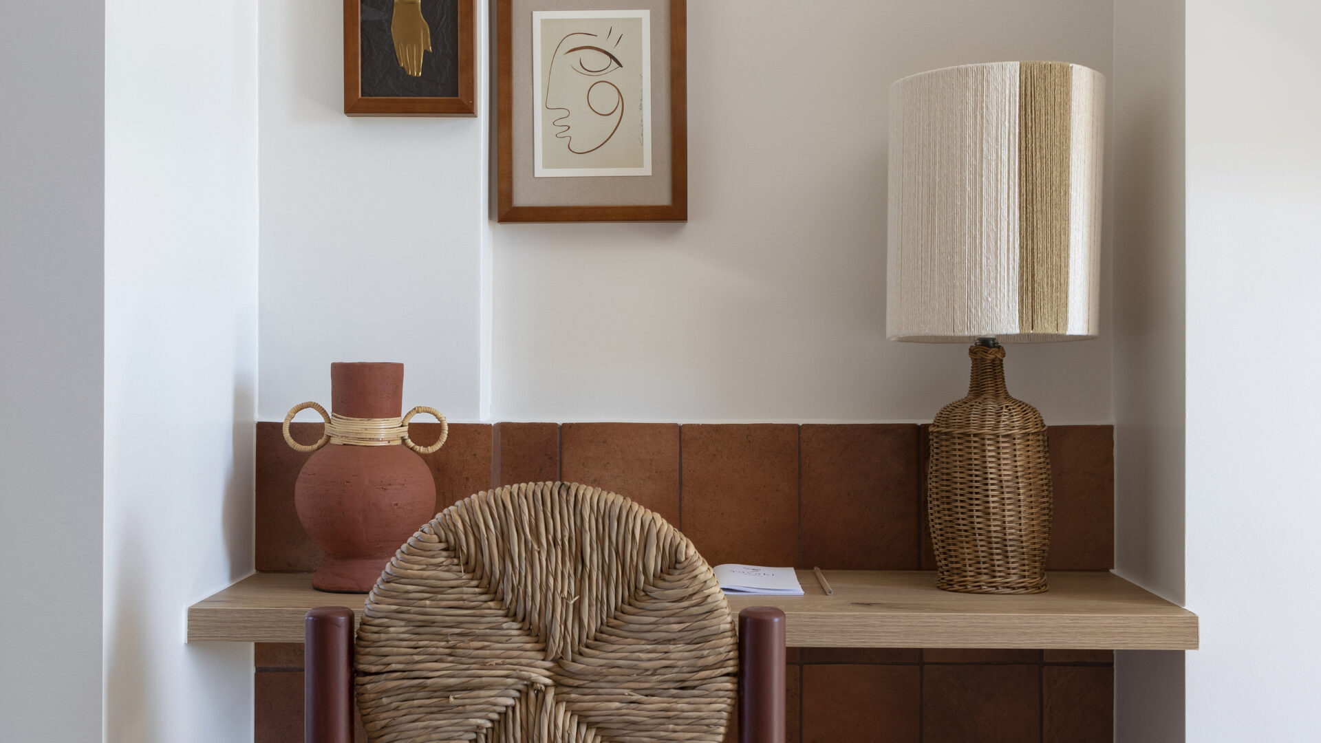Schreibtisch im Hotel Yayaki