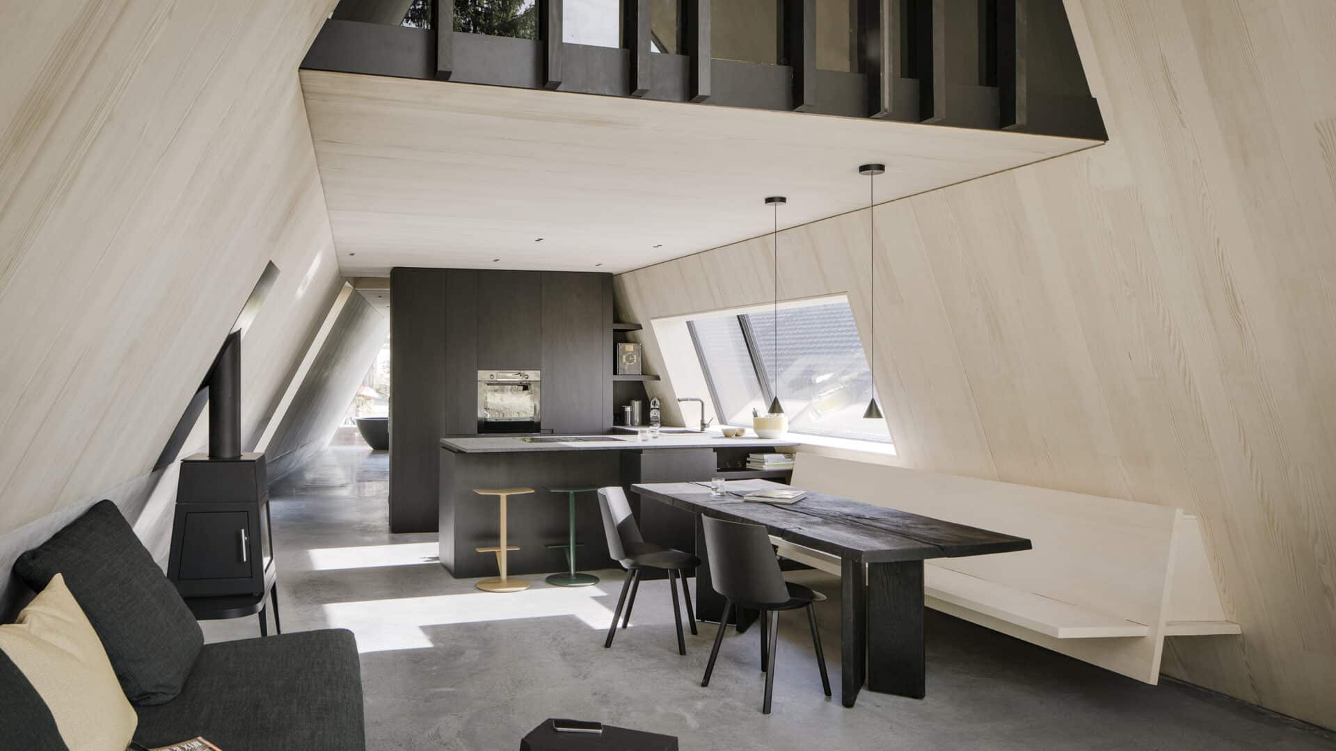 Küche und Innenraum im Nurdachhaus, VA House
