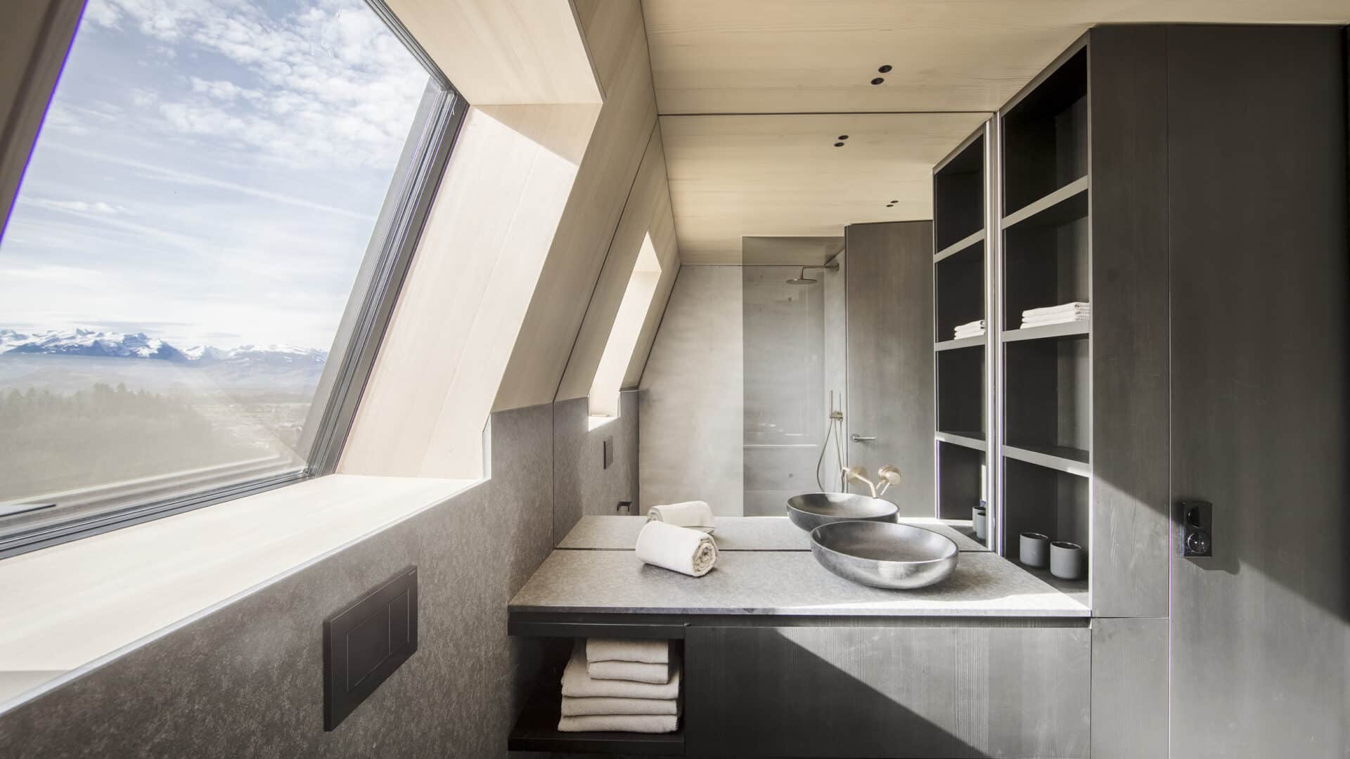 Badezimmer mit Waschbecken im VA House