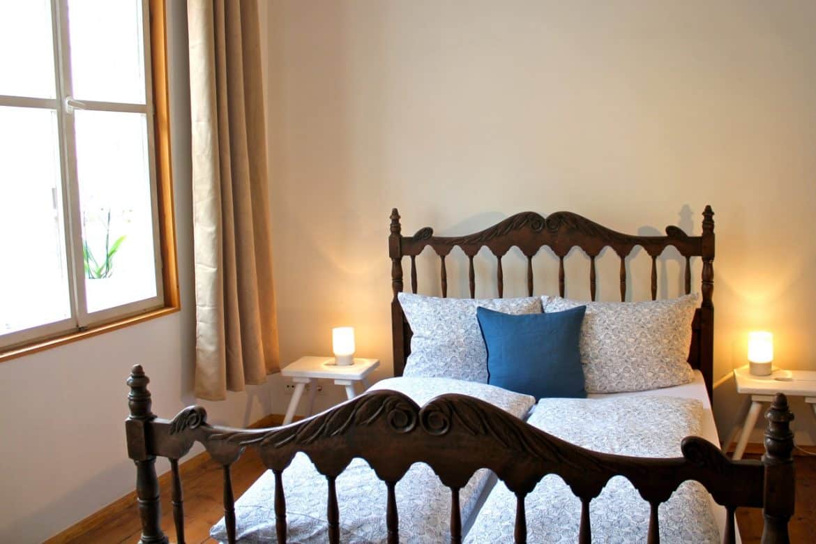 7_himmlischer-Hof-Quedlinburg_Hofblick_großes-Schlafzimmer