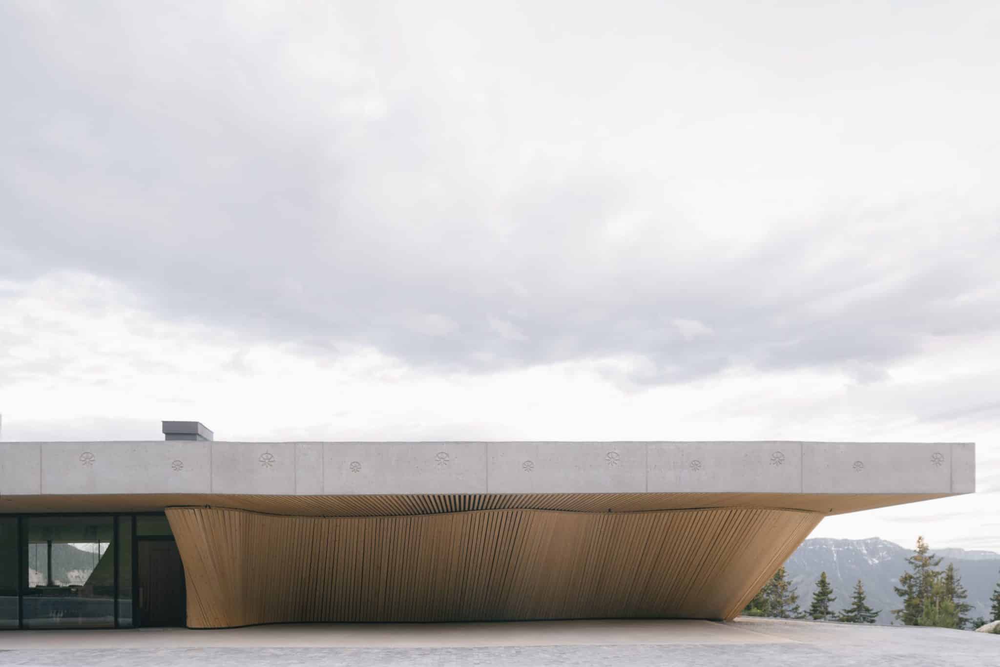 anders mountain suites, view of the facade of the house