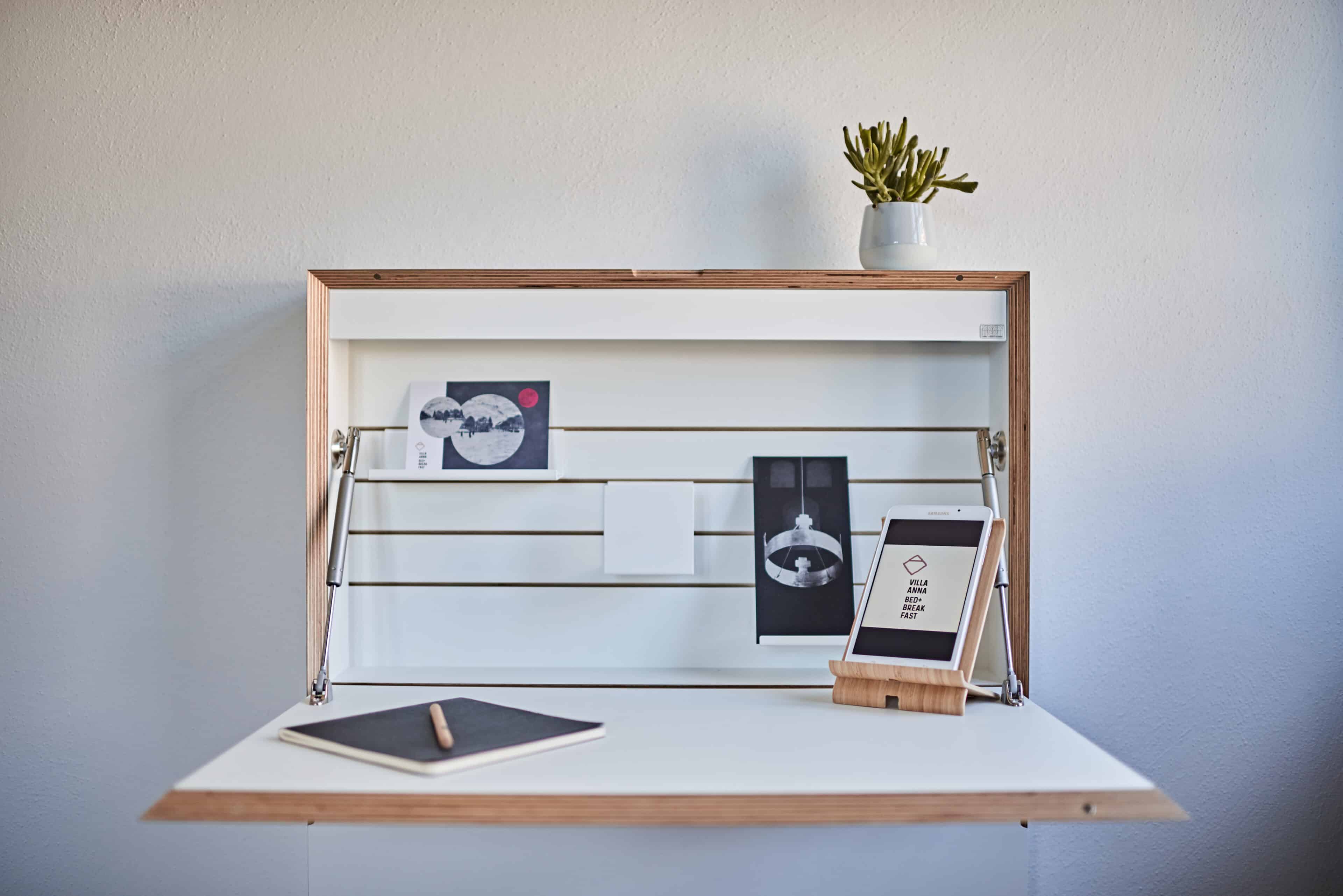 Vill Anna, Speyer, Regaltisch