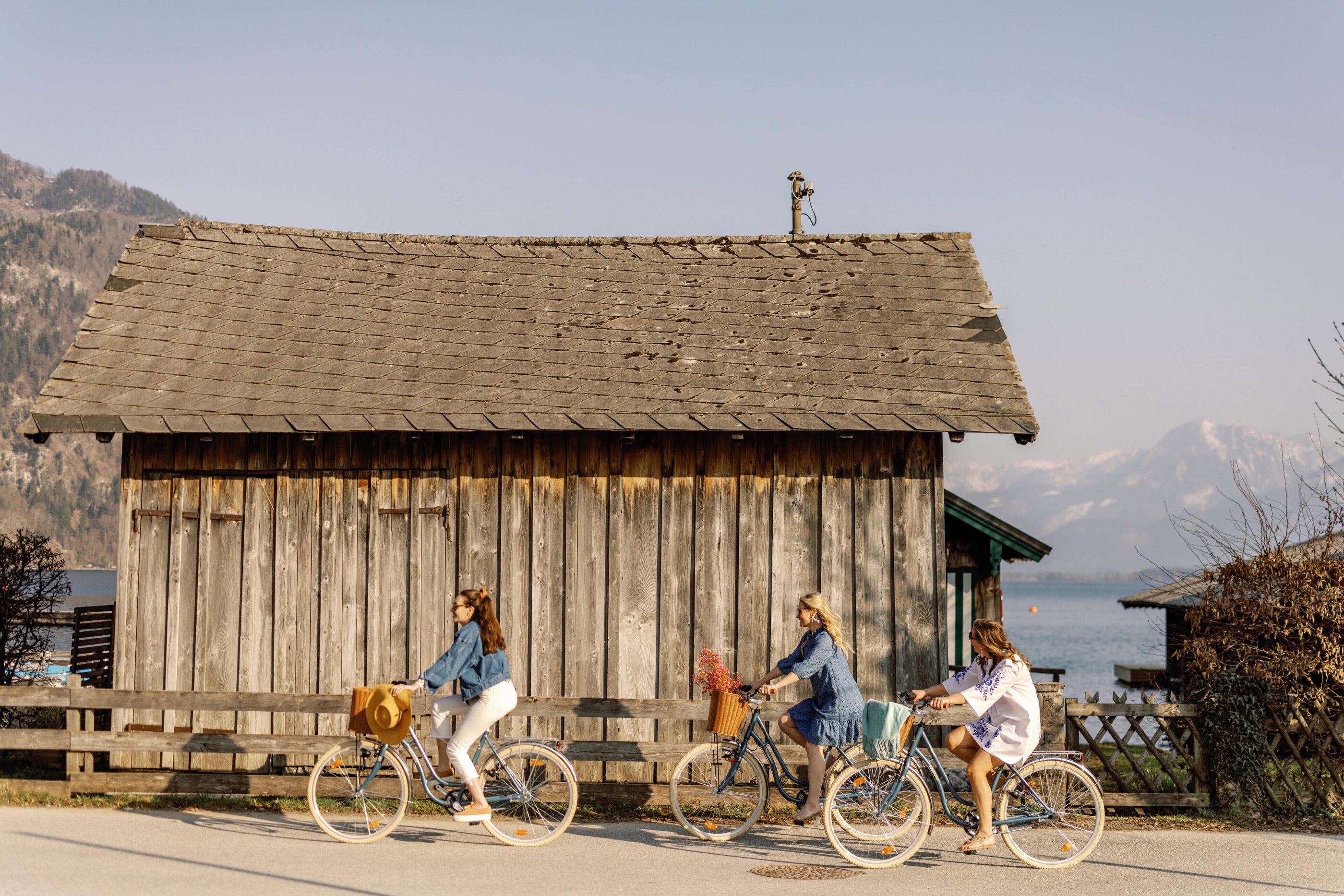 Radfahrende Gäste der Villa Alma am Wolfgangsee