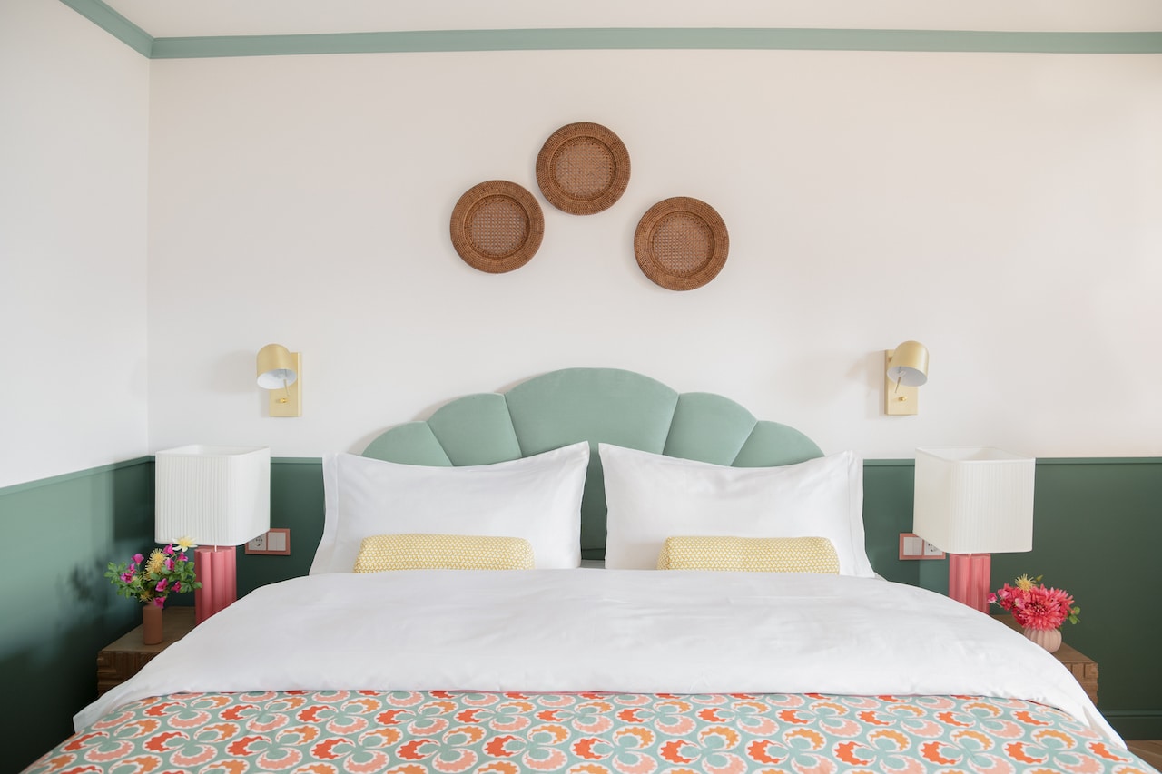 Doppelbett in der Villa Alma