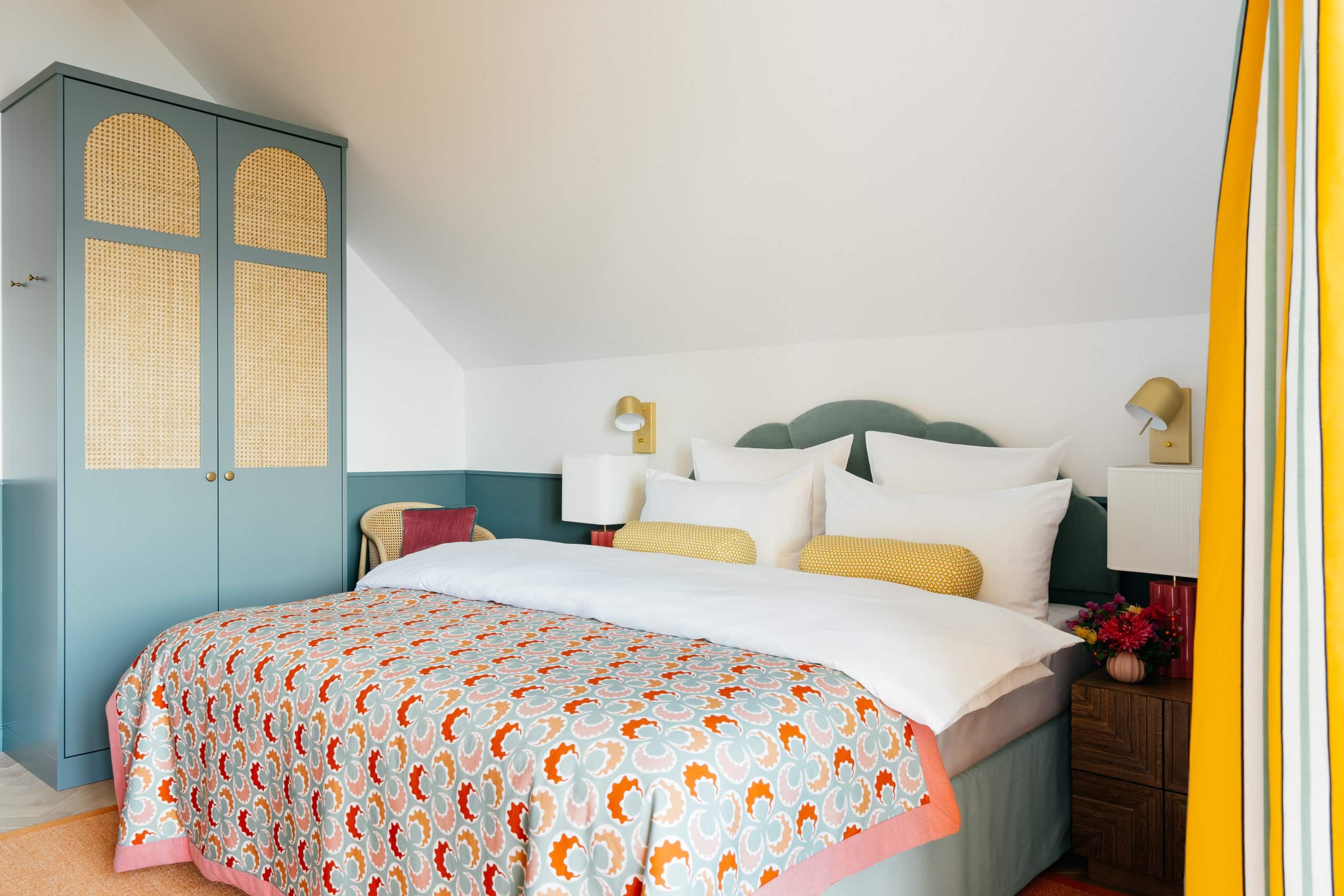 Doppelbett in der Villa Alma