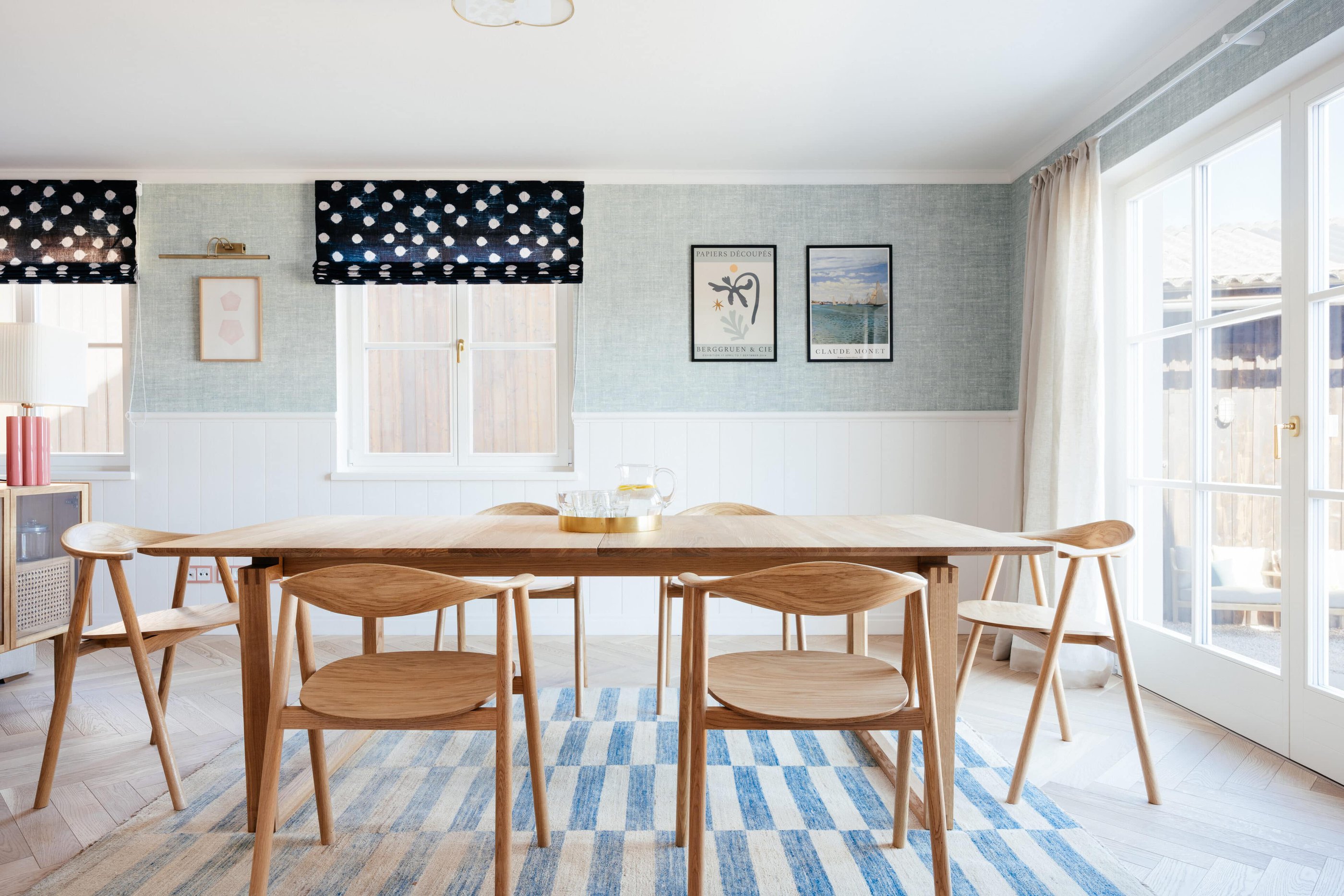 Gastraum mit Esstisch in der Villa Alma