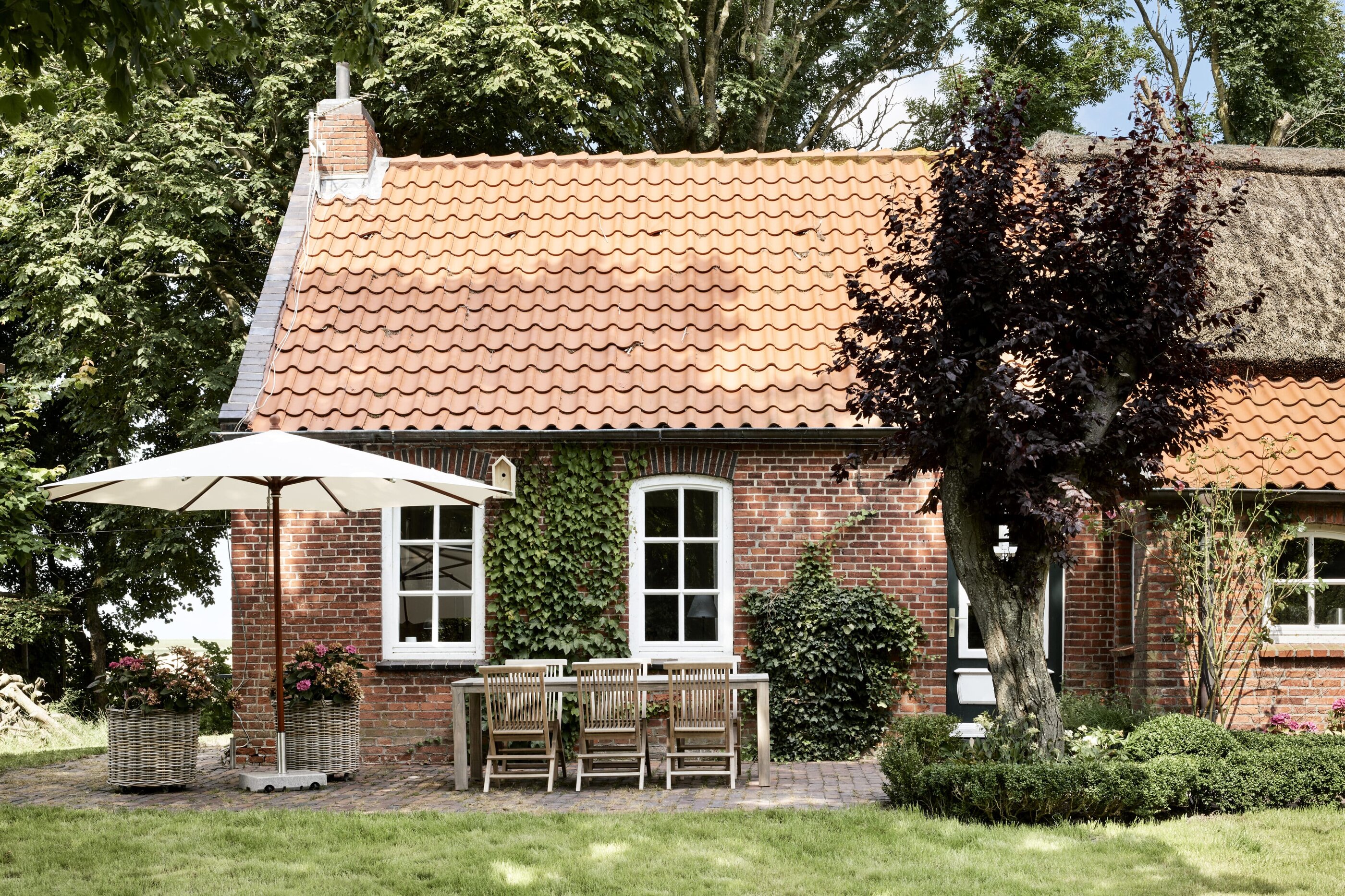 Gulfhaus am Mandepolder, Ostfriesland, Nordsee, Ferienhaus, Architektur, Boutique-Ferienhaus, Reetdach, Friesenhaus