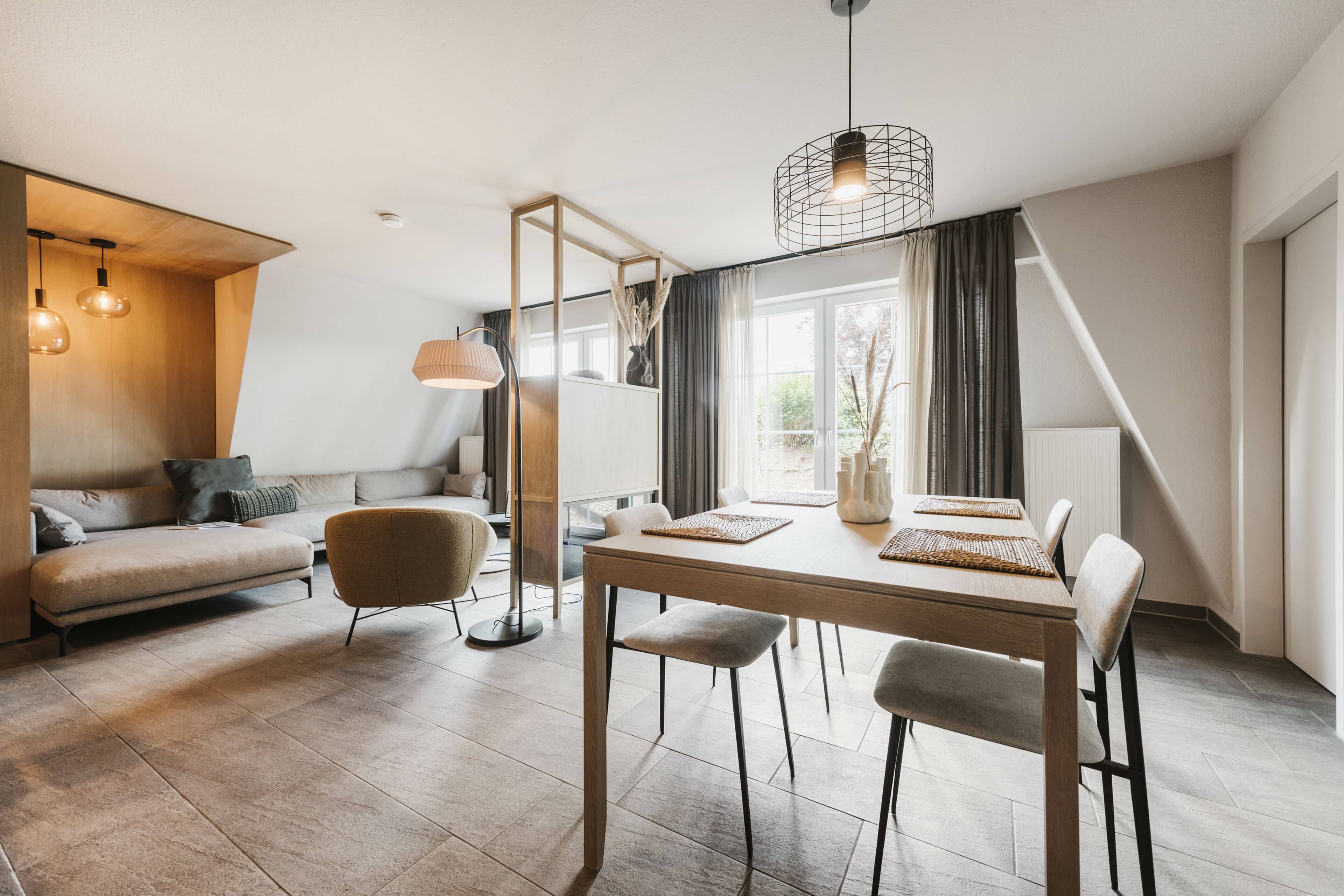 Wohnraum im Erdgeschoss des Ferienapartments im Seehotel Gronau