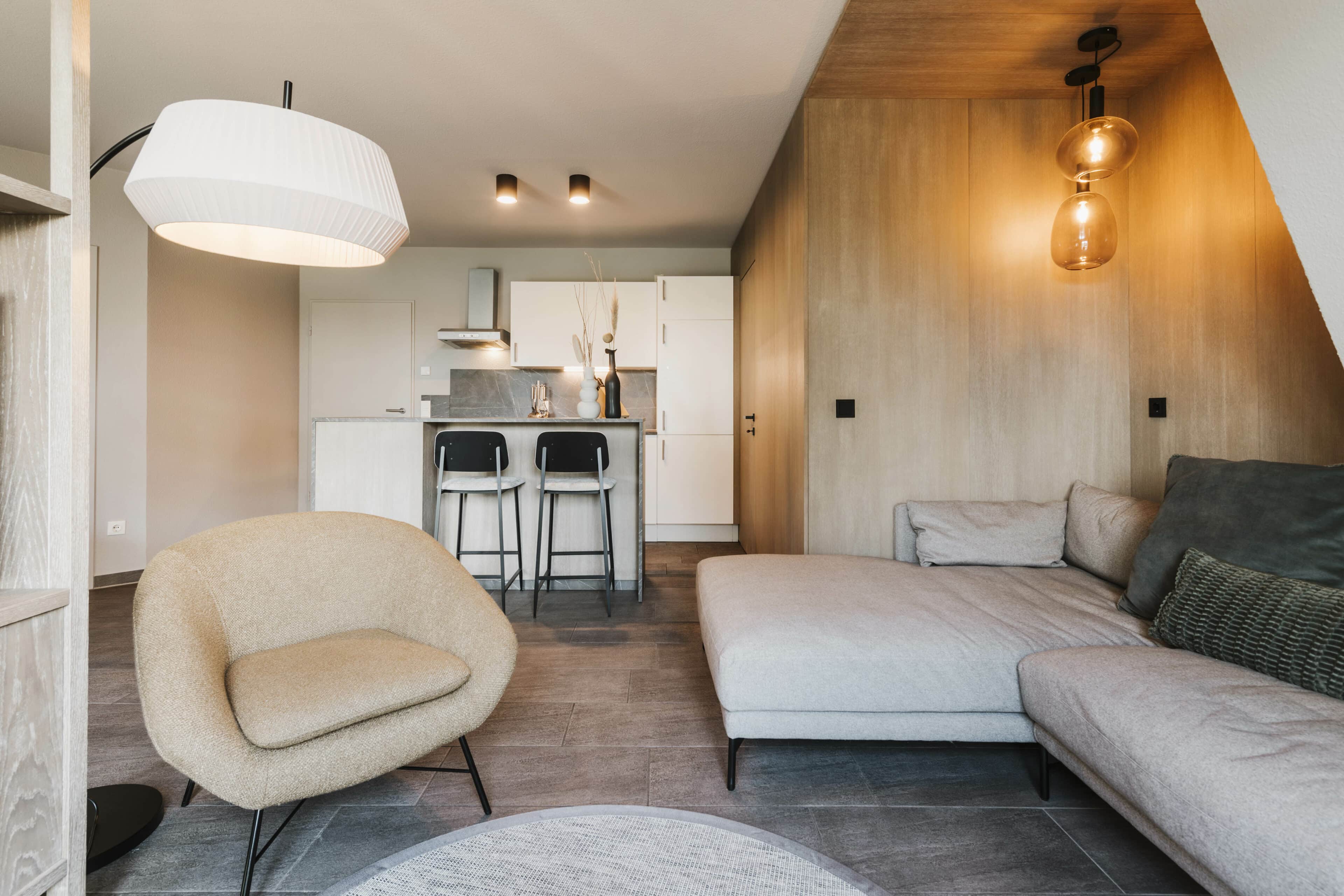 Küchentresen und Wohnzimmer im Seehotel Gronau