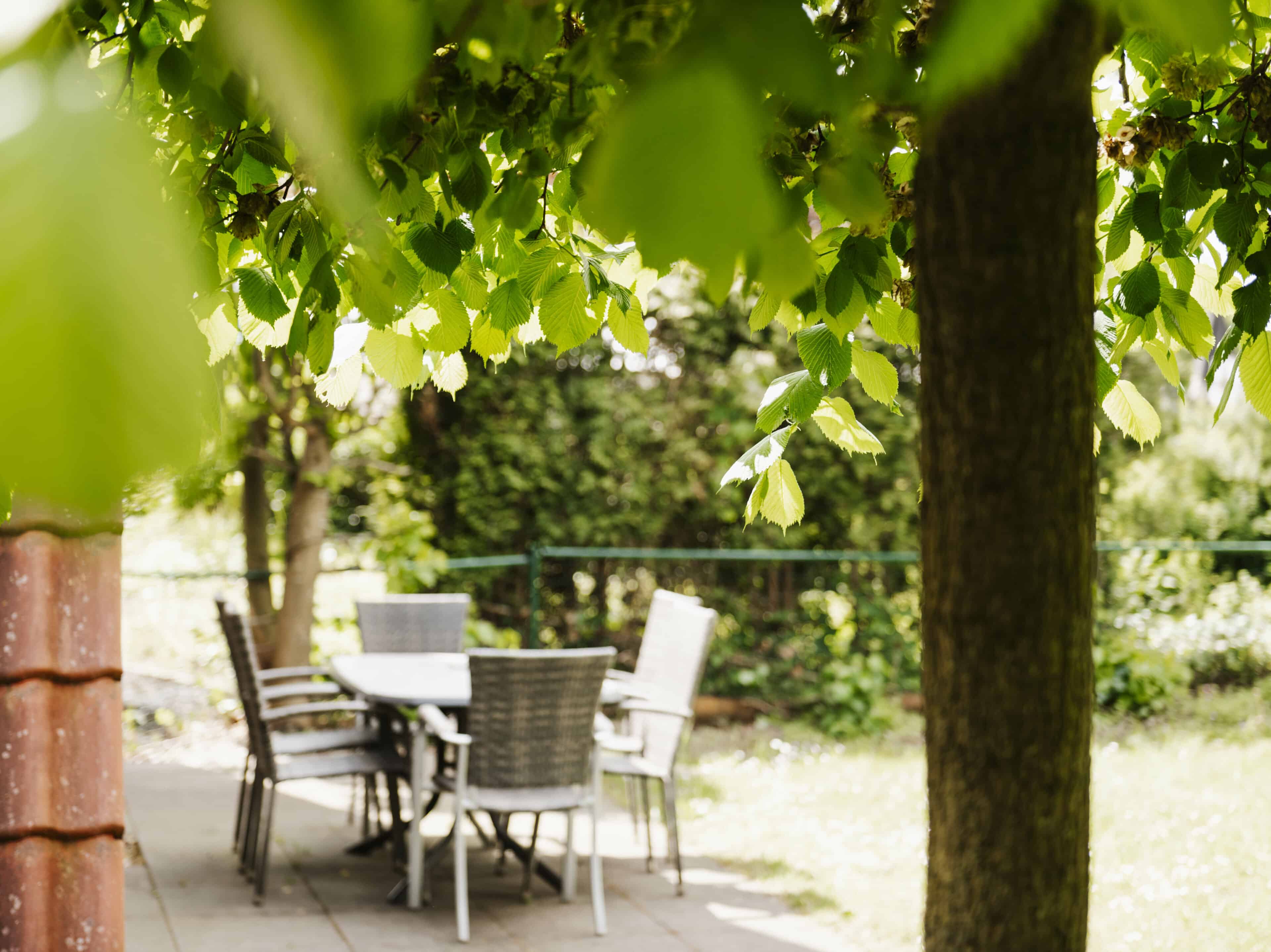 Essplatz im Garten des Seehotel Gronau