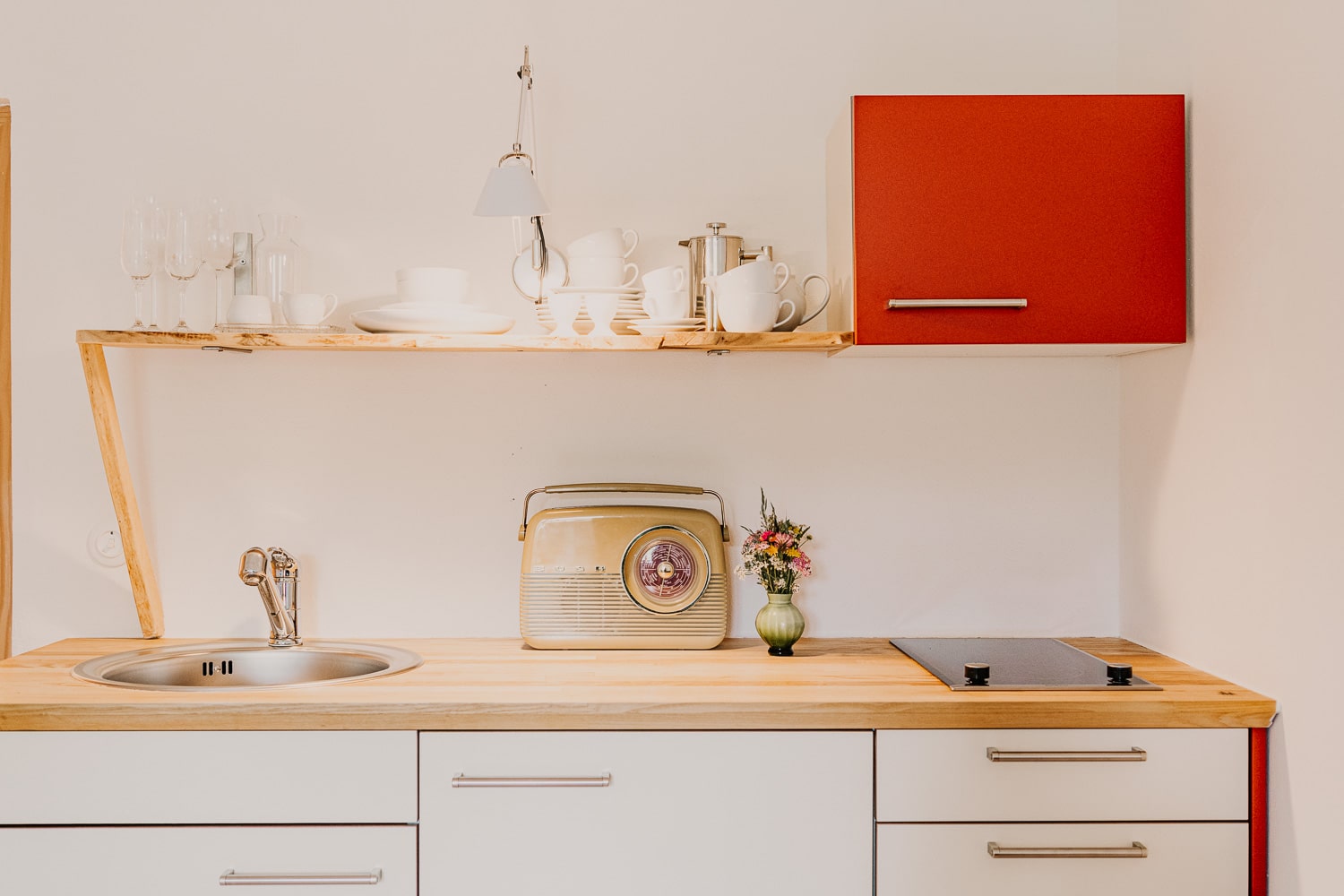 Küchenzeile mit Geschirrregal im Haidl Madl