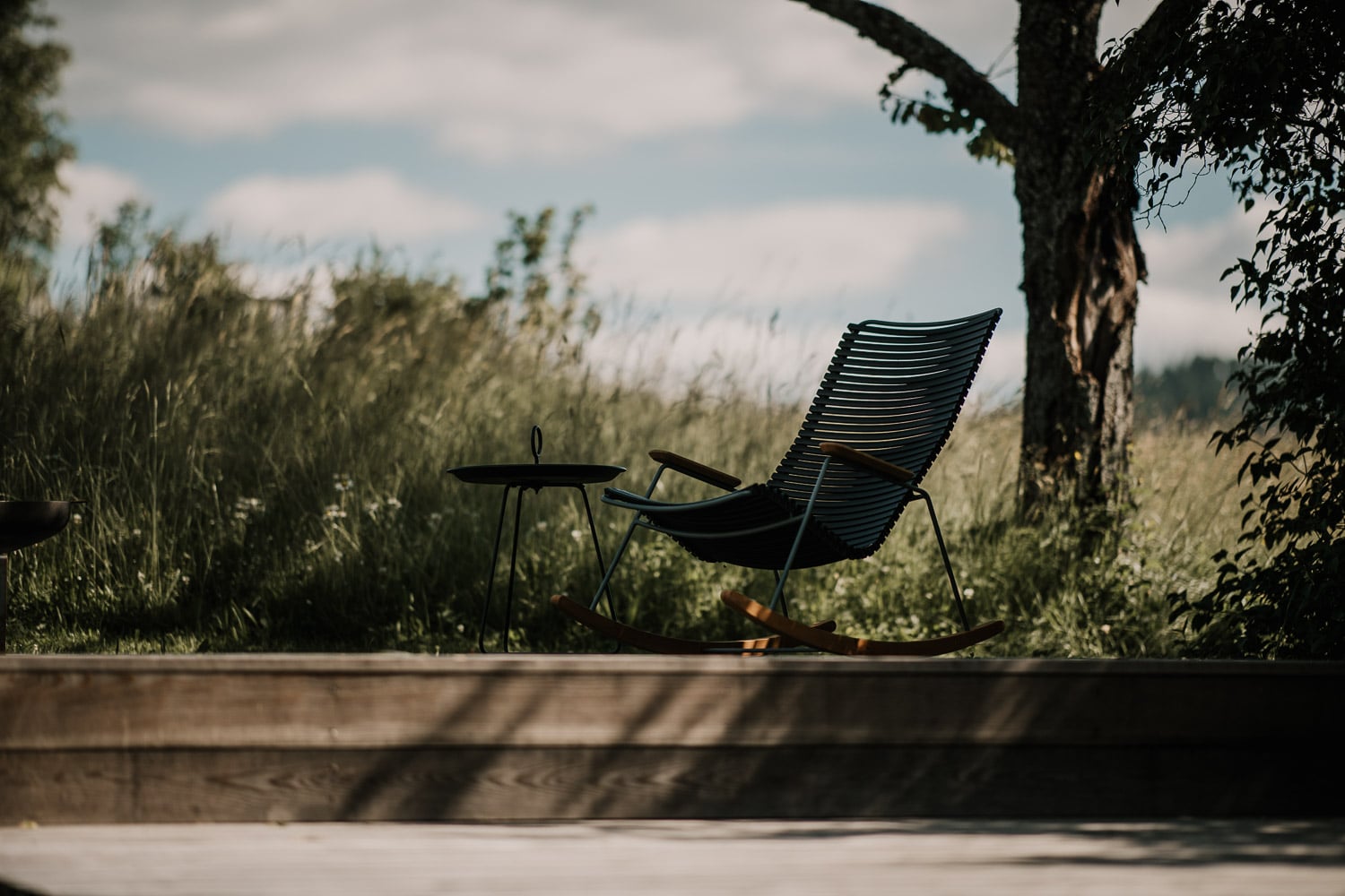 Gartenstuhl vor Wiese im Haidl Madl