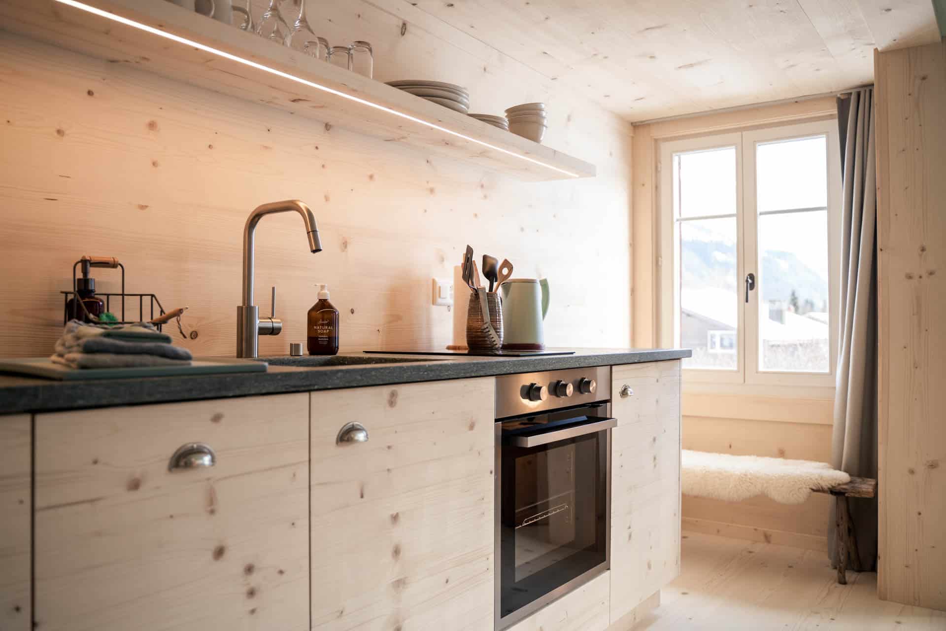 Küchenzeile in der Lenk Lodge