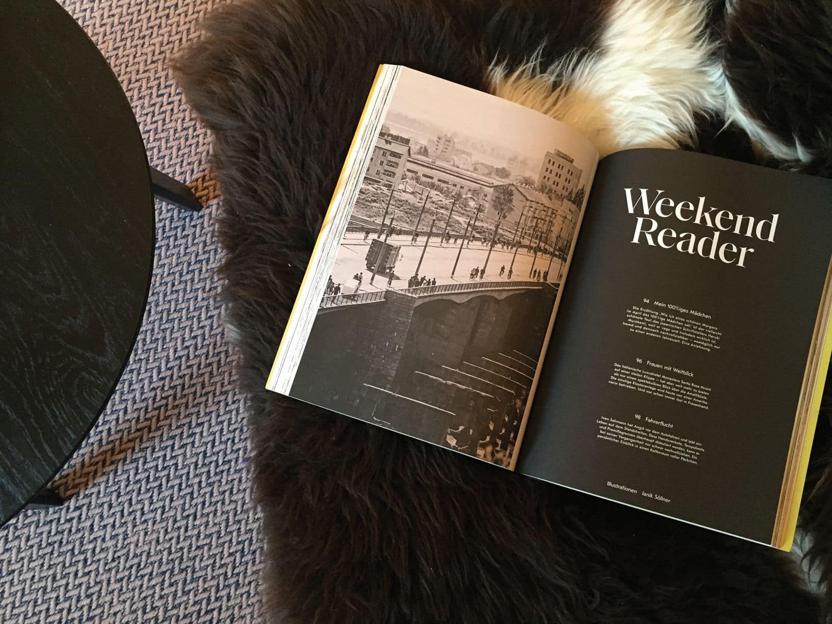 aufgeschlagenes Buch mit dem Titel "Weekend Reader"