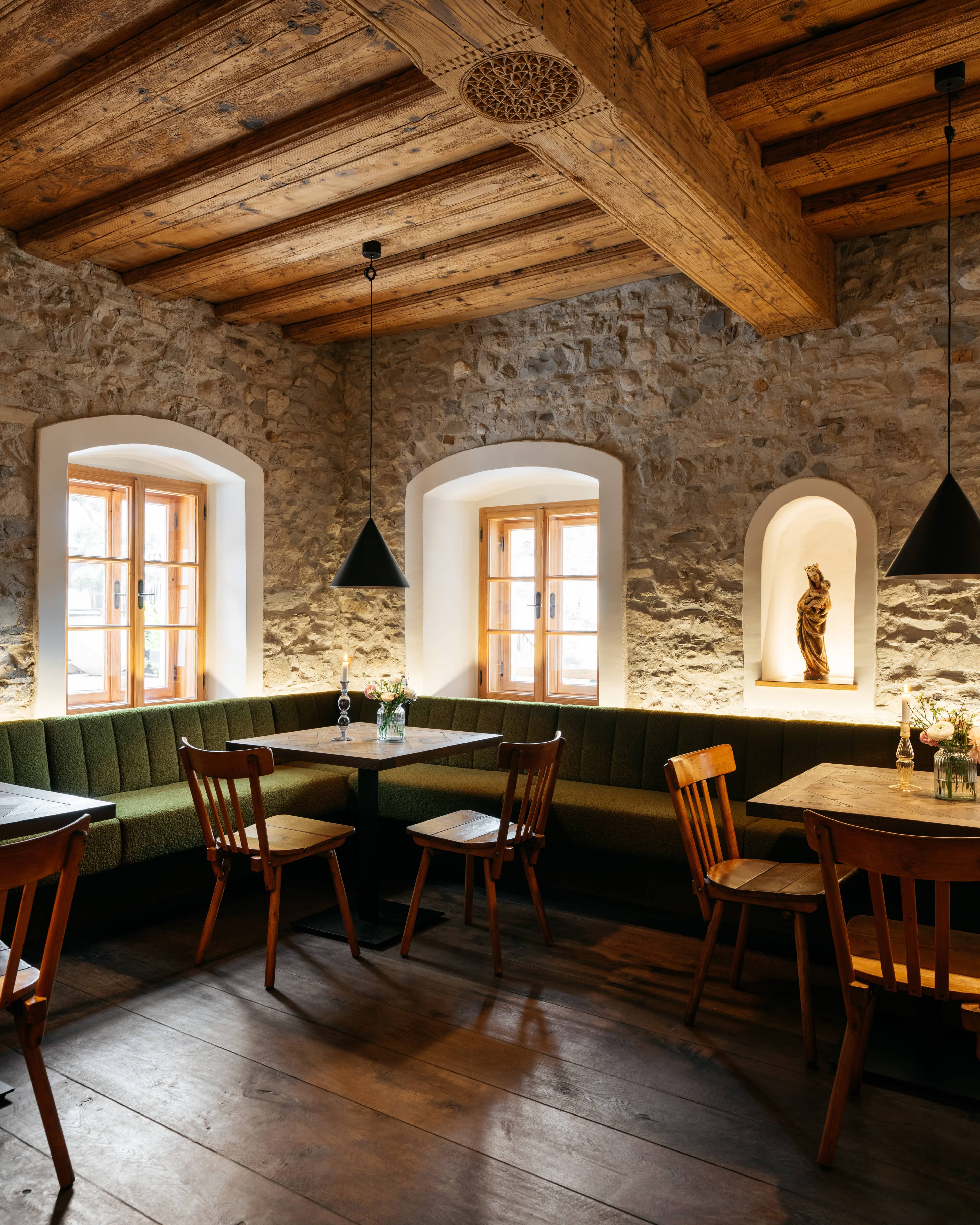 Ecke im Restaurant mit Sitzplätzen im Refugium Lunz