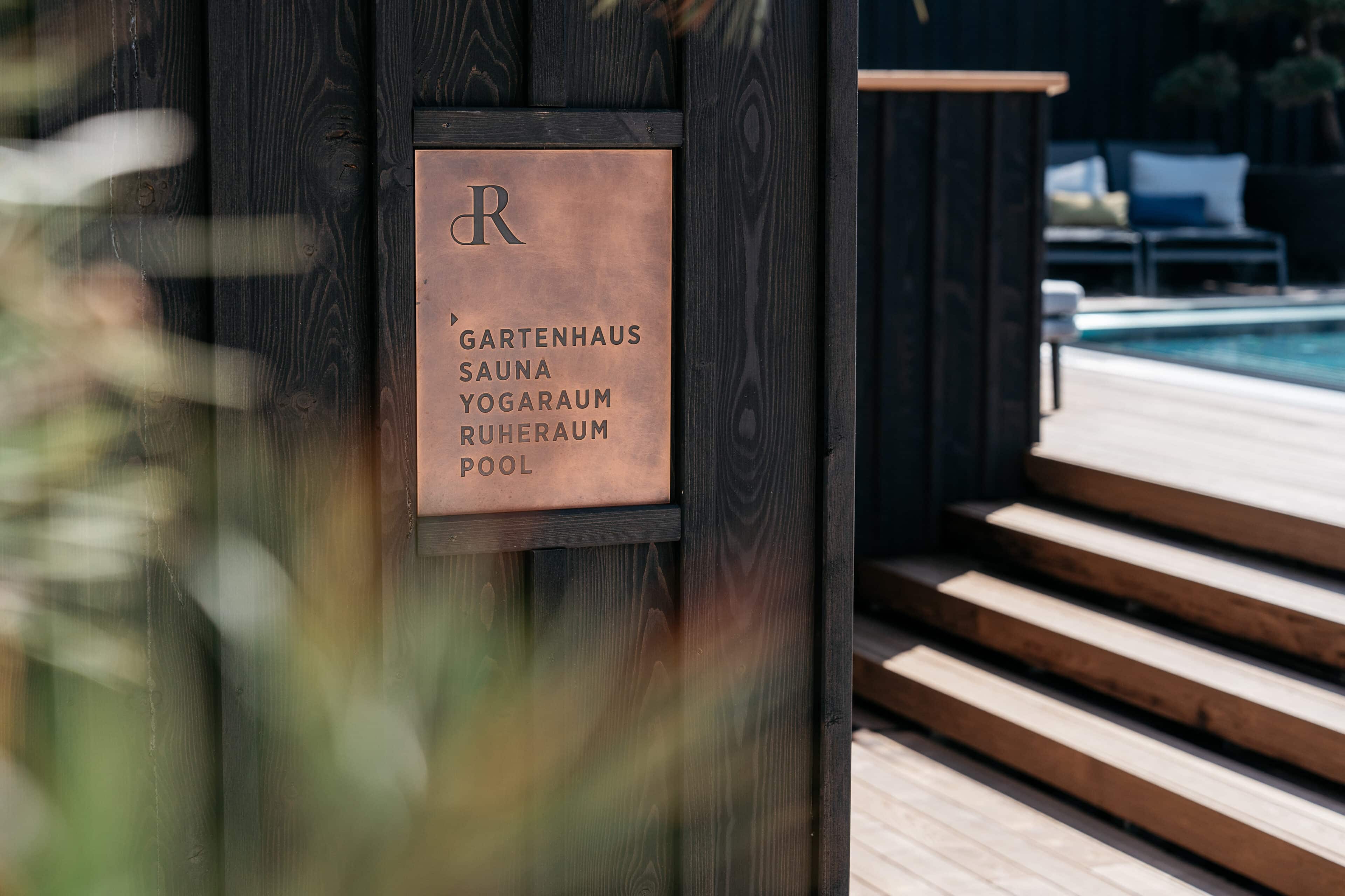 Schild zum Gartenhaus und zur Sauna im Refugium Lunz