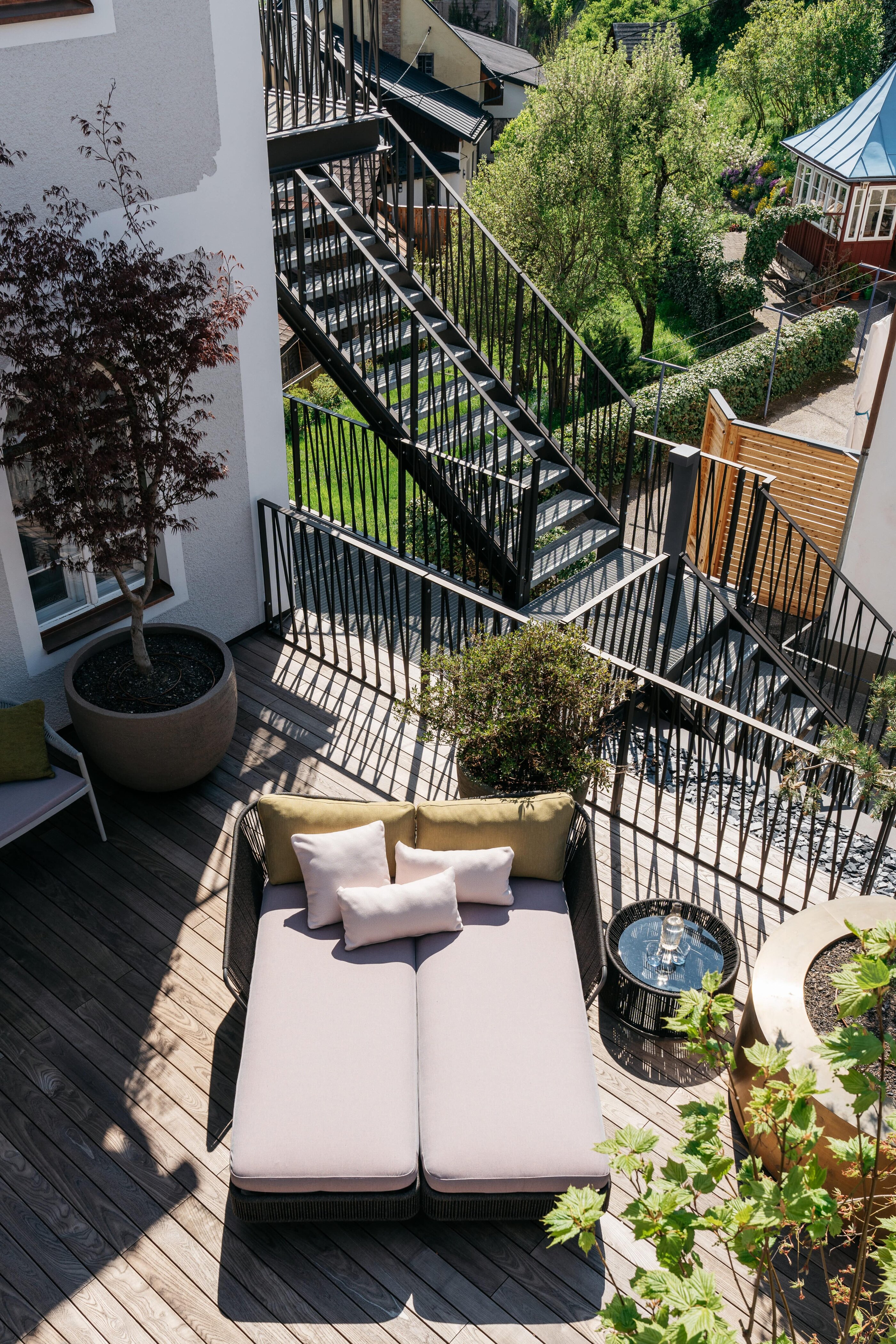Metallleitern auf der Terrasse im Refugium Lunz