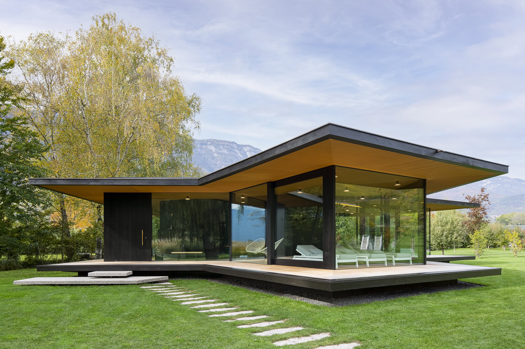 Außenansicht des Seehotel Ambach