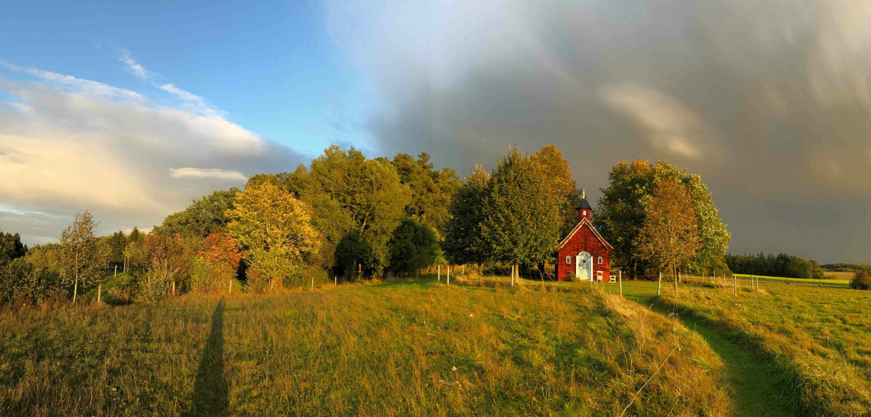 kleine Kapelle in der Natur beim Hof Grillenöd