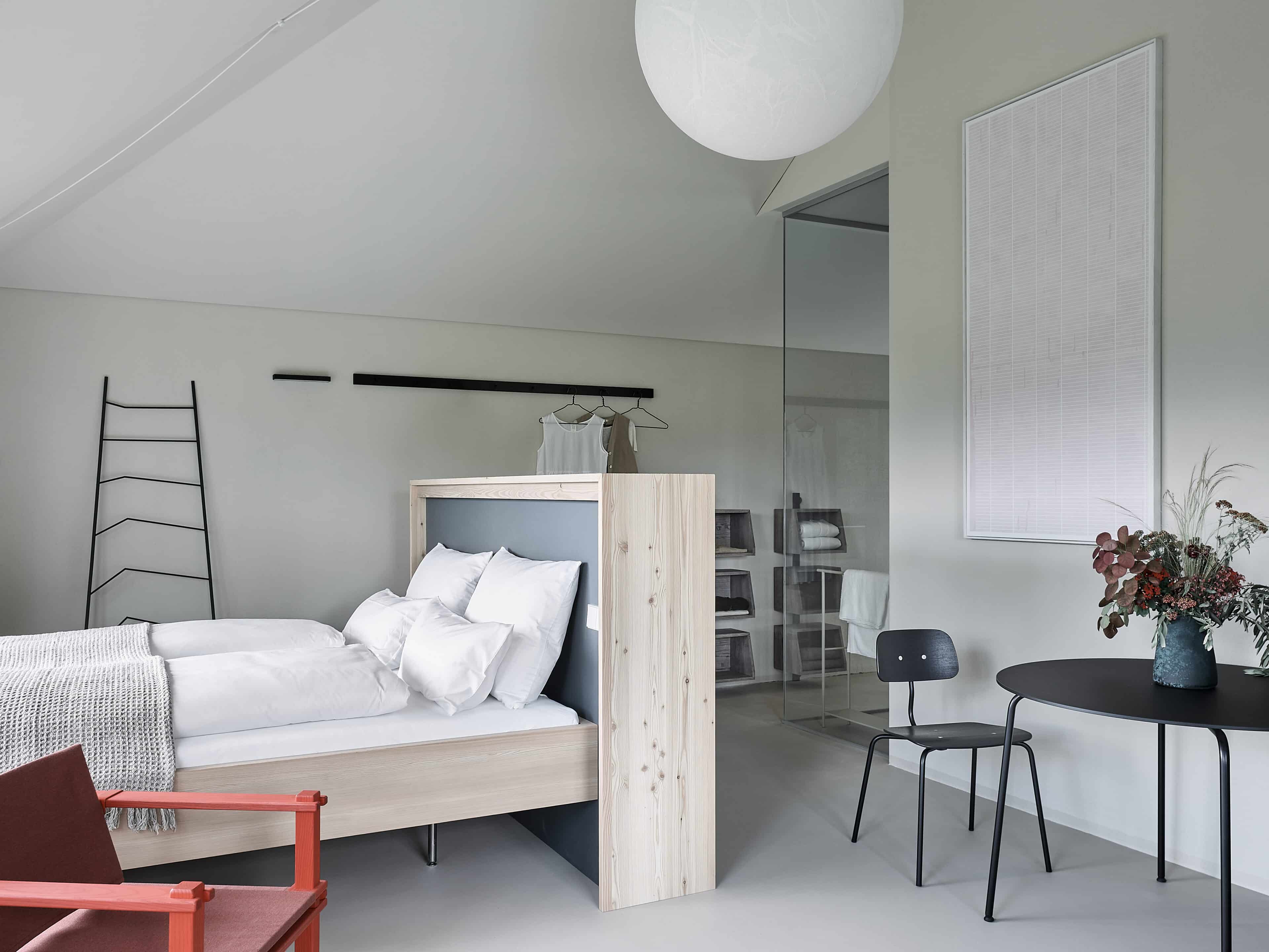 Zimmer mit Bett des Refugium Rochus