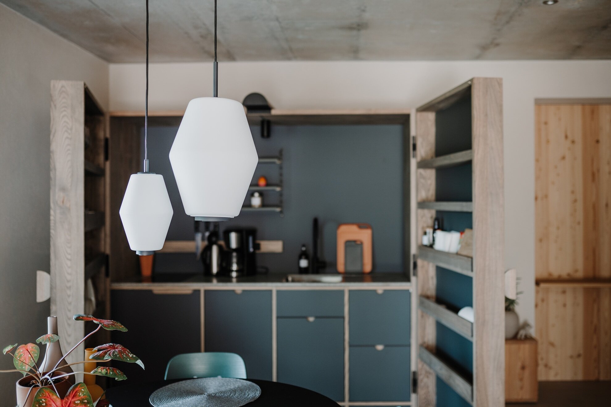 Lampen in der Küche des Refugium Rochus