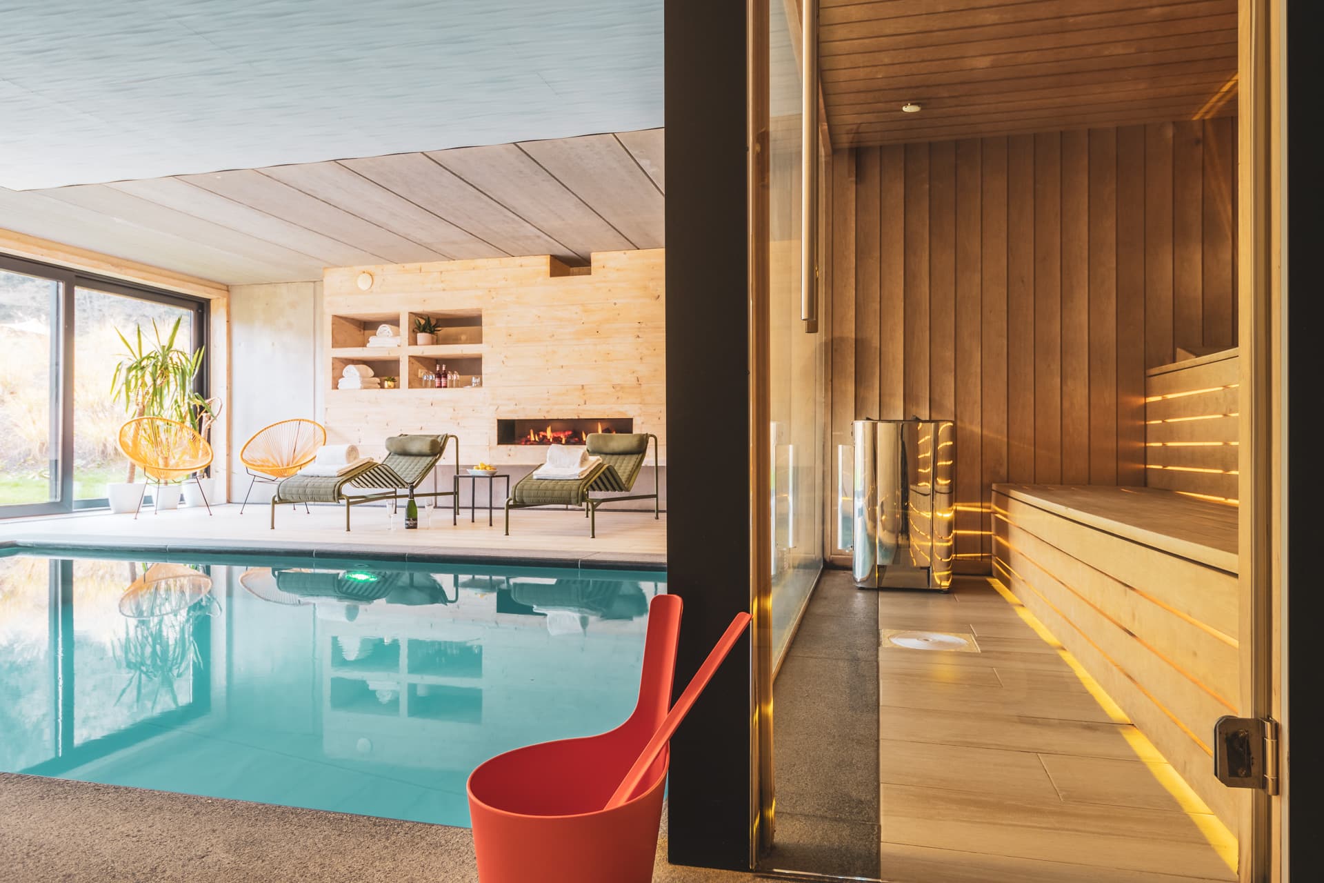 Pool und Wellness im Daft Hotel