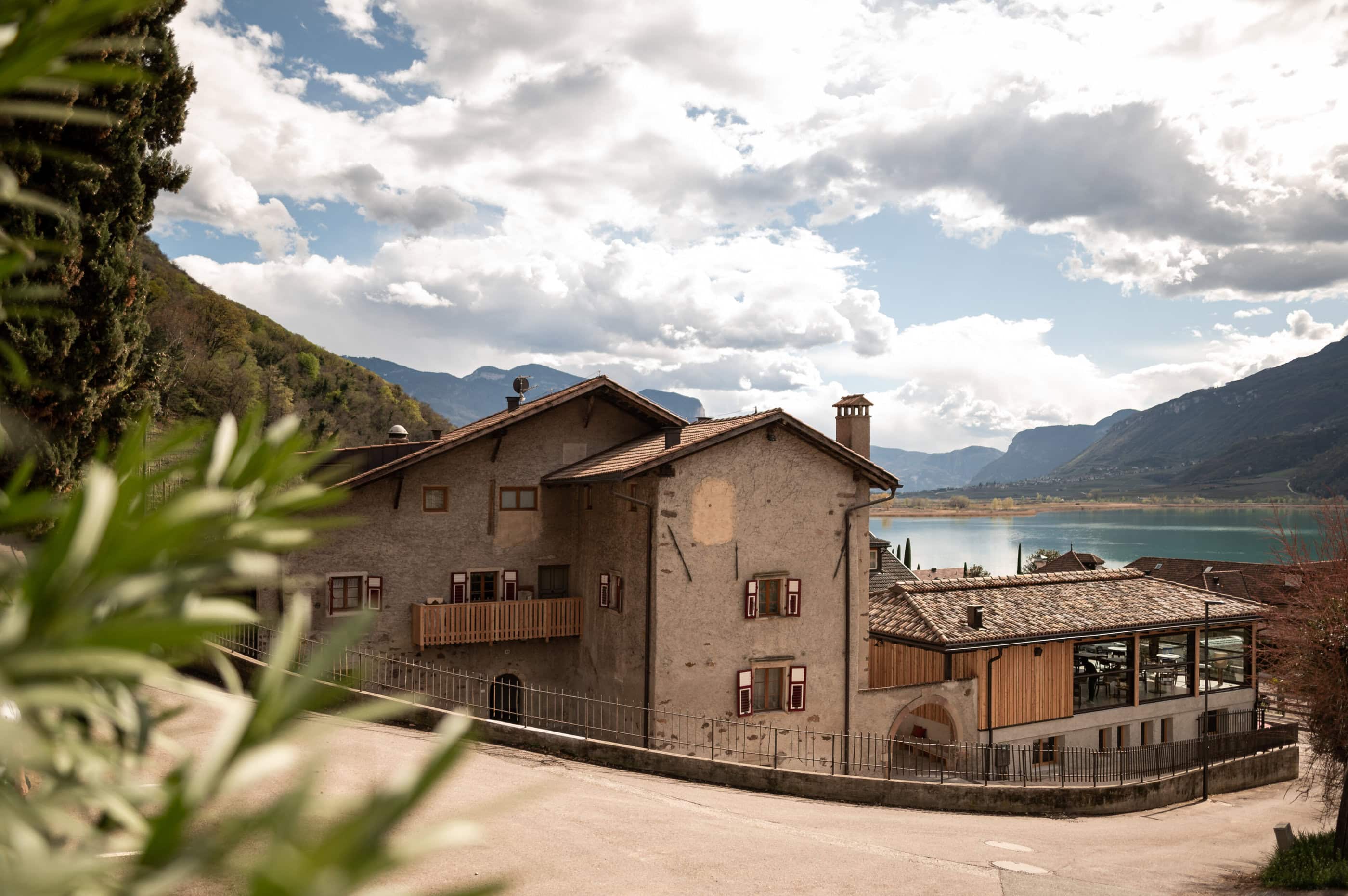 Pension Leuchtenburg am Kalterer See gelegen