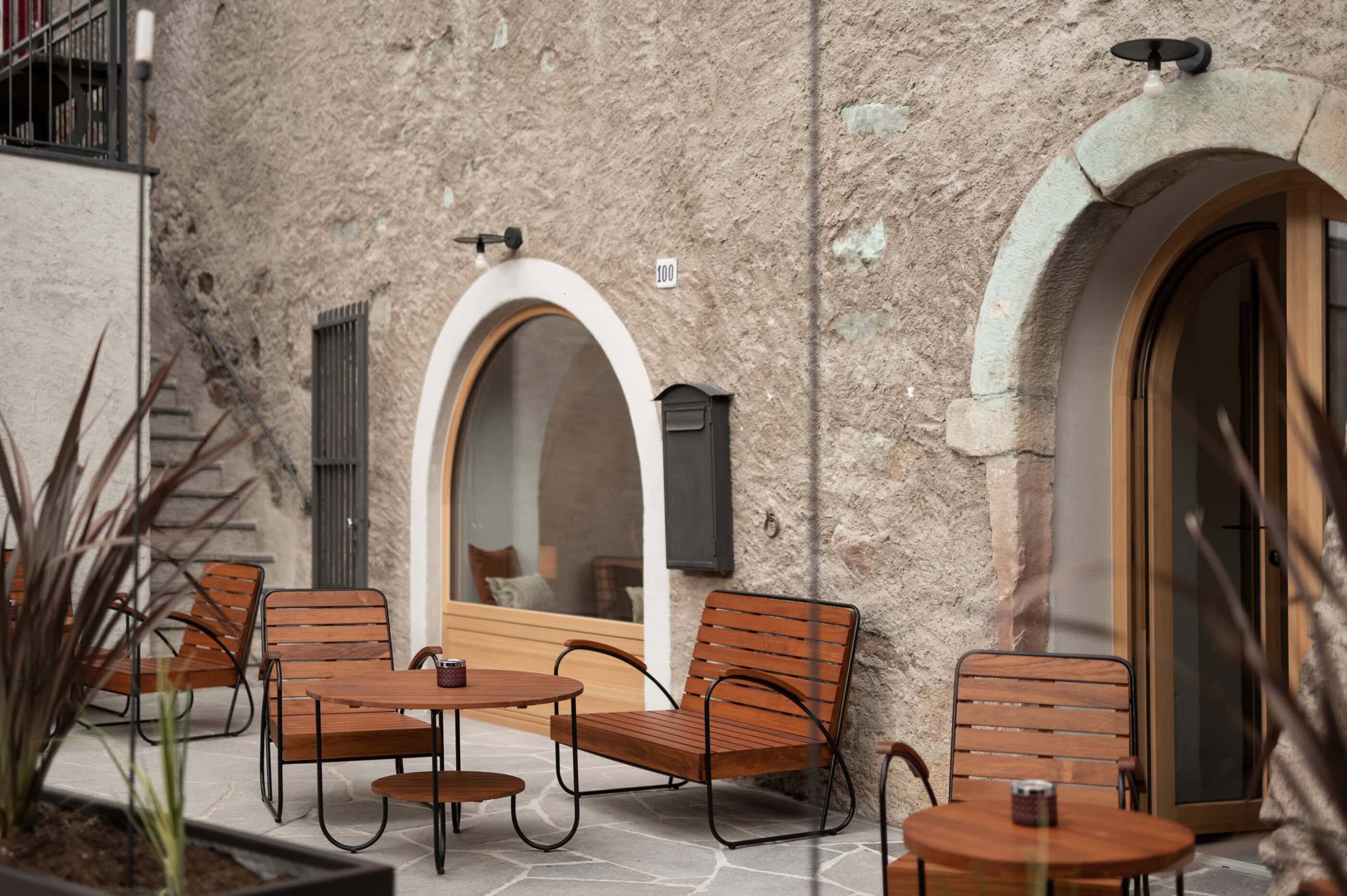 Terrasse mit Sitzplätzen in der Pension Leuchtenberg