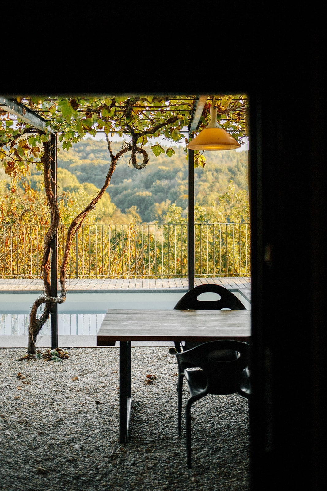 Sitzplatz am Pool des Ferienhauses Capra mit Blick auf die Umgebung