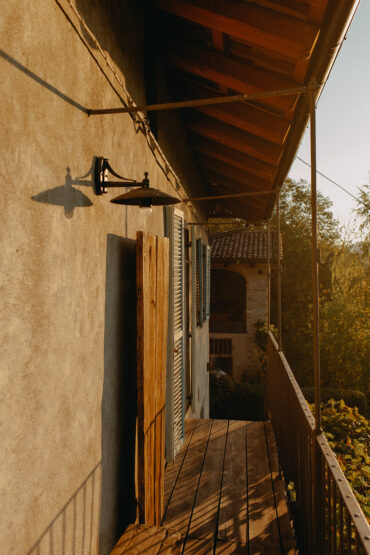 Balkon eines Hauses des Serafina Vereins