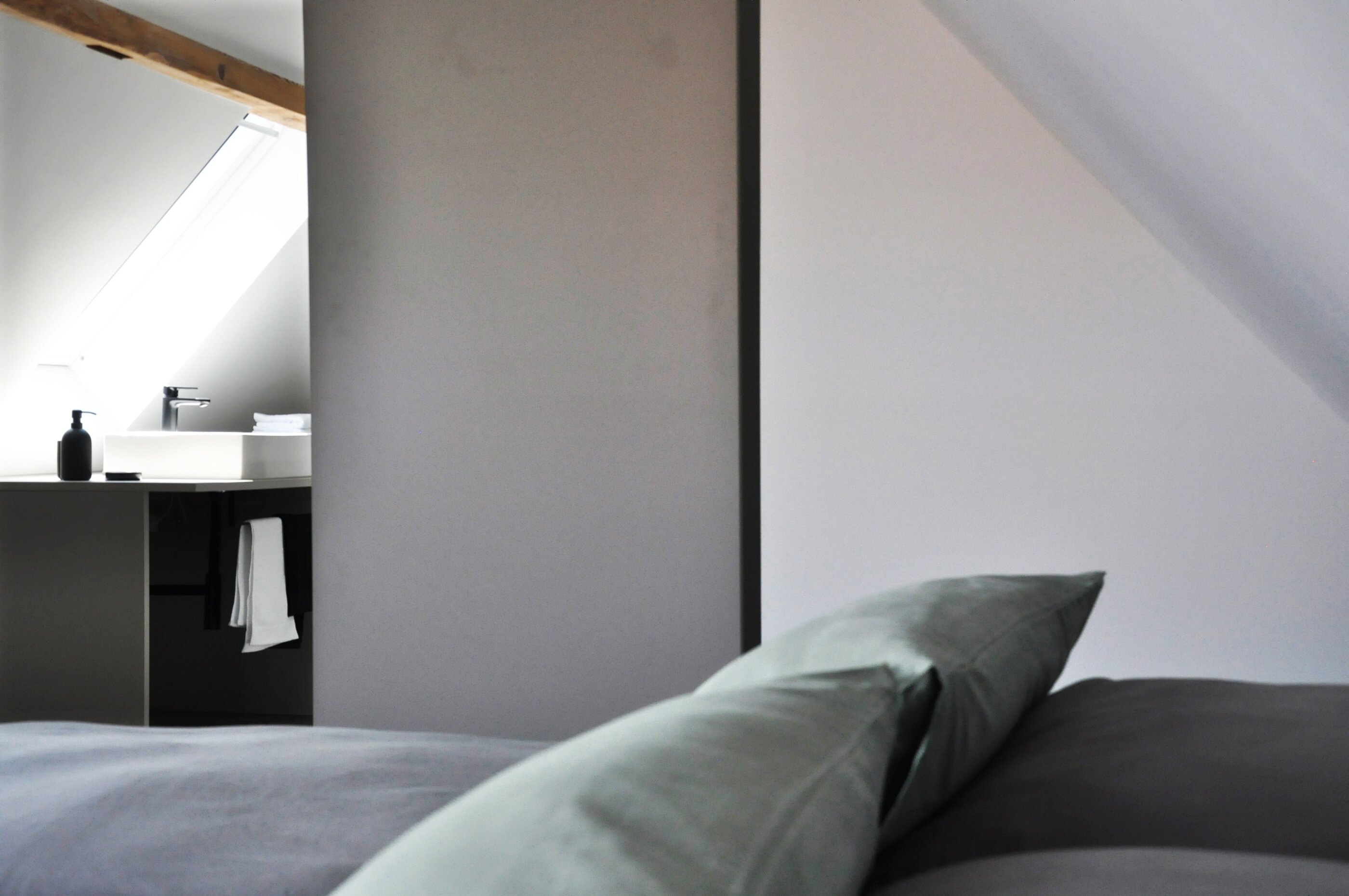 Bett im Schlafzimmer der Ferienwohnung des Schockelgaul