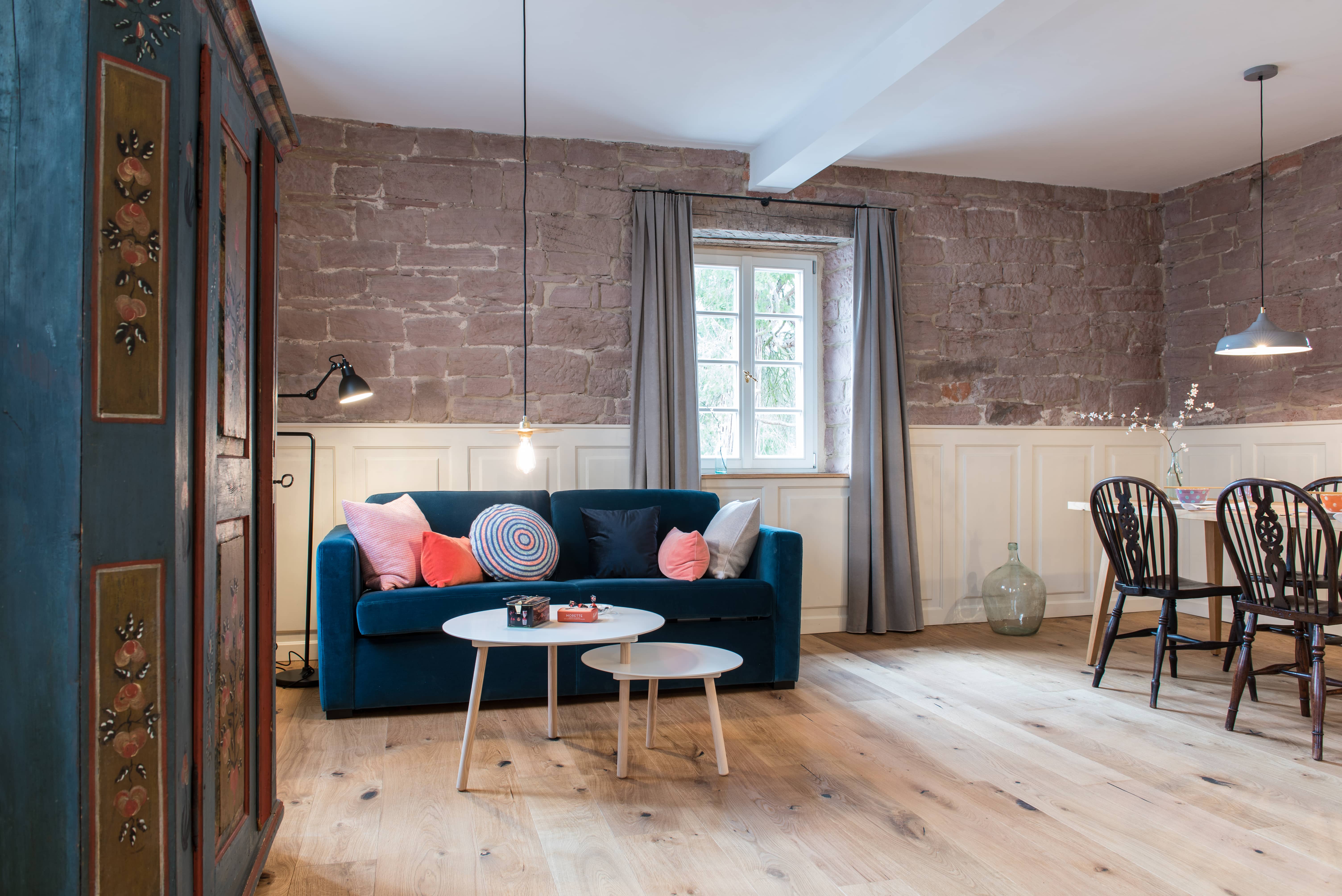 Wohnzimmer mit Sofa im Palais Wunderlich