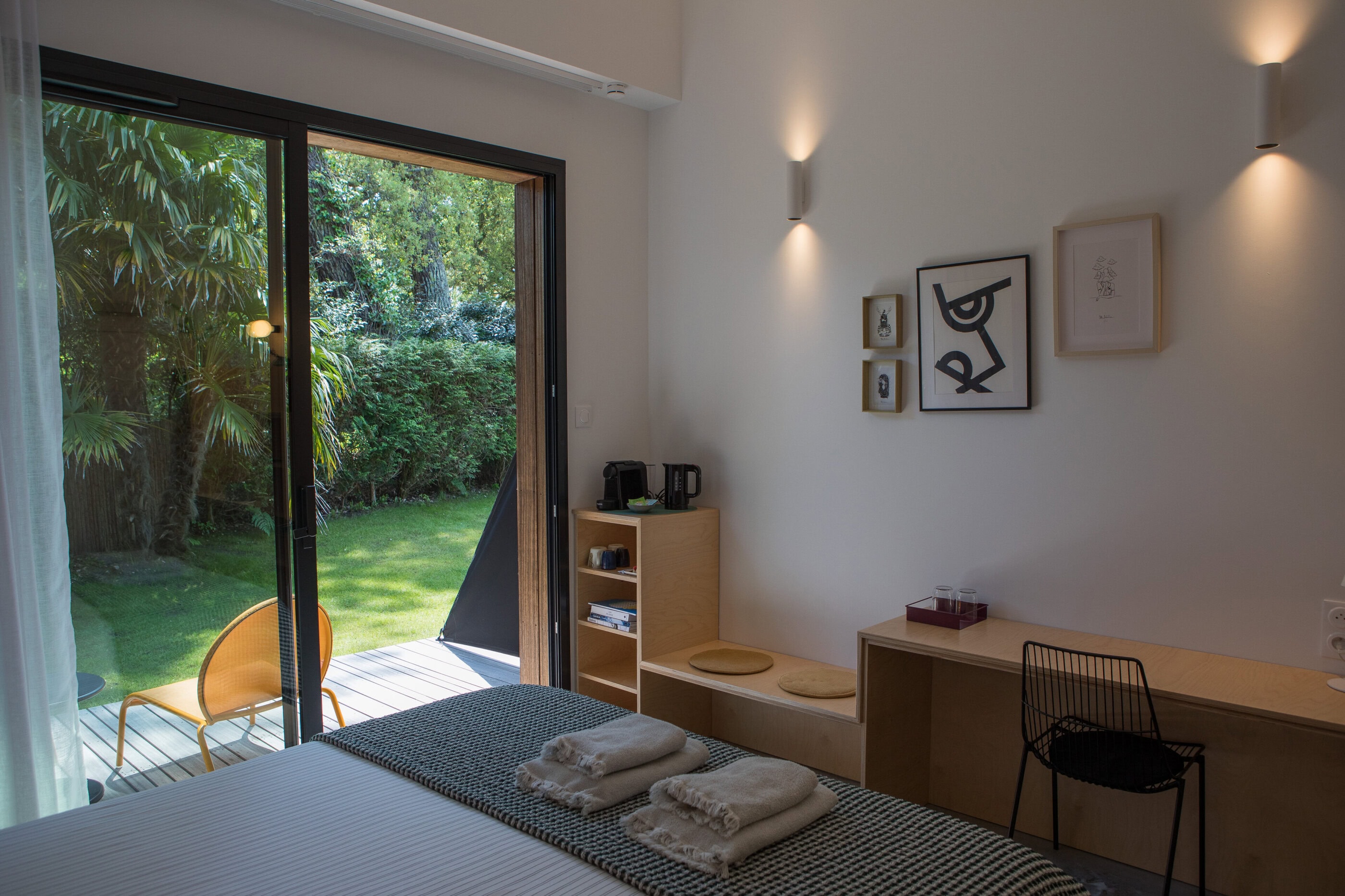 Wohnzimmer mit Panorama-Fenster, Salty Woods