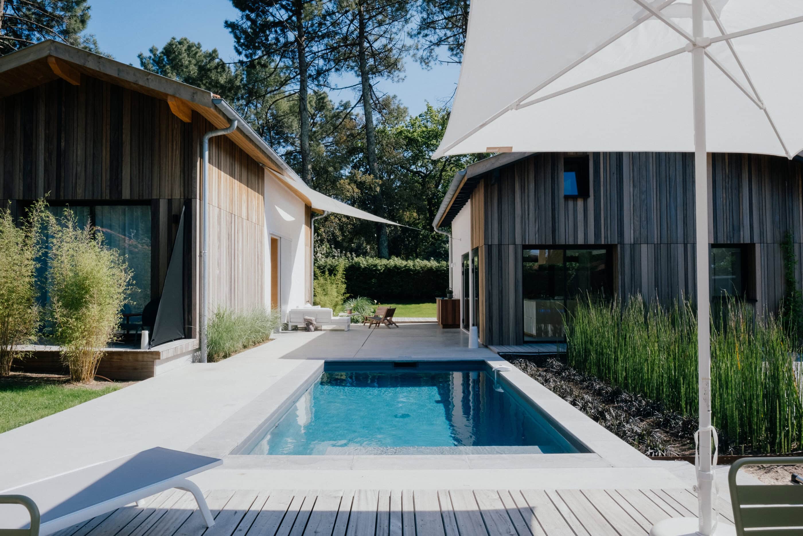 Pool zwischen den Häusern, Salty Woods