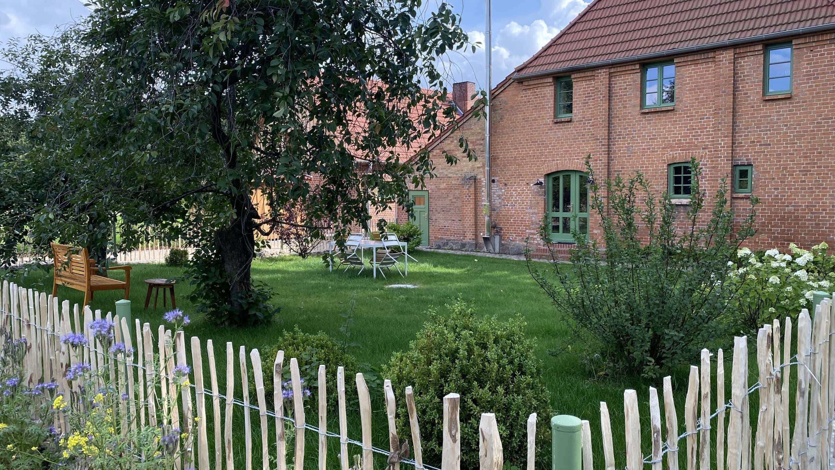 Ulmenhof mit Garten, Ulmenhof