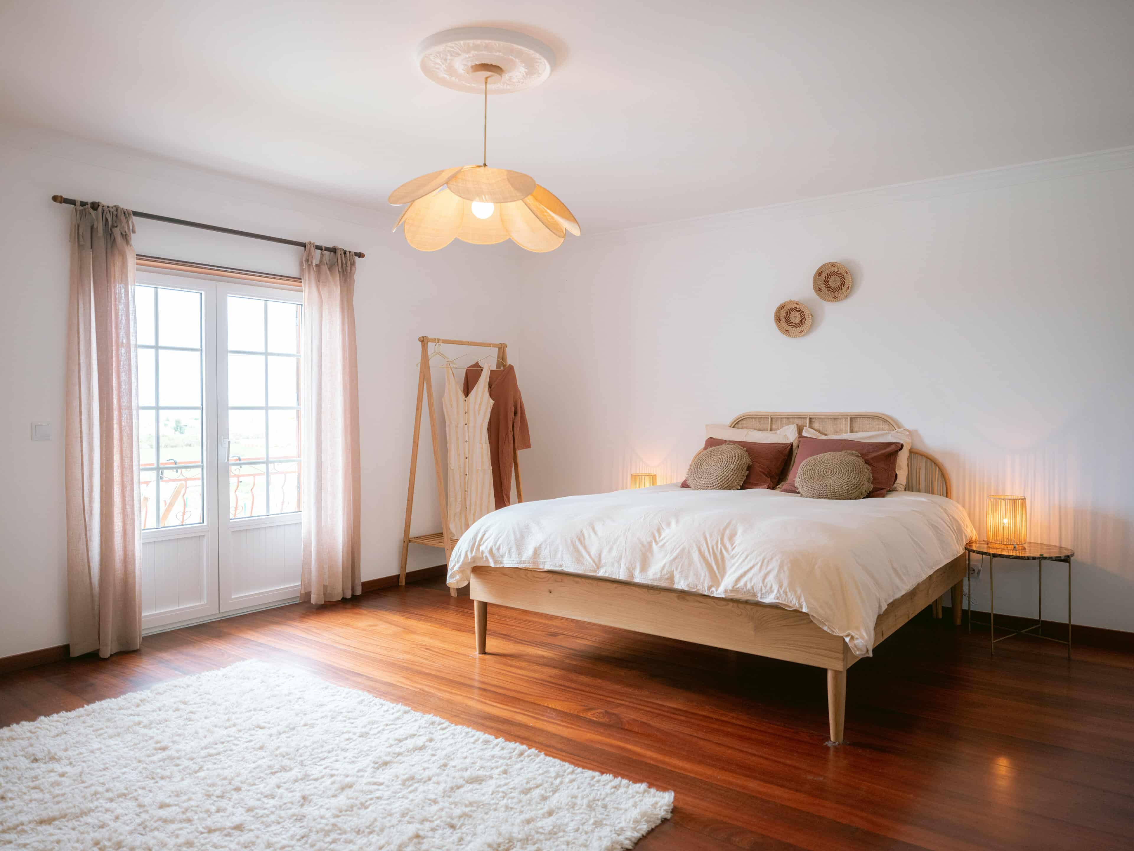 Doppelzimmer mit Bett und Fenster, Casa Quintas