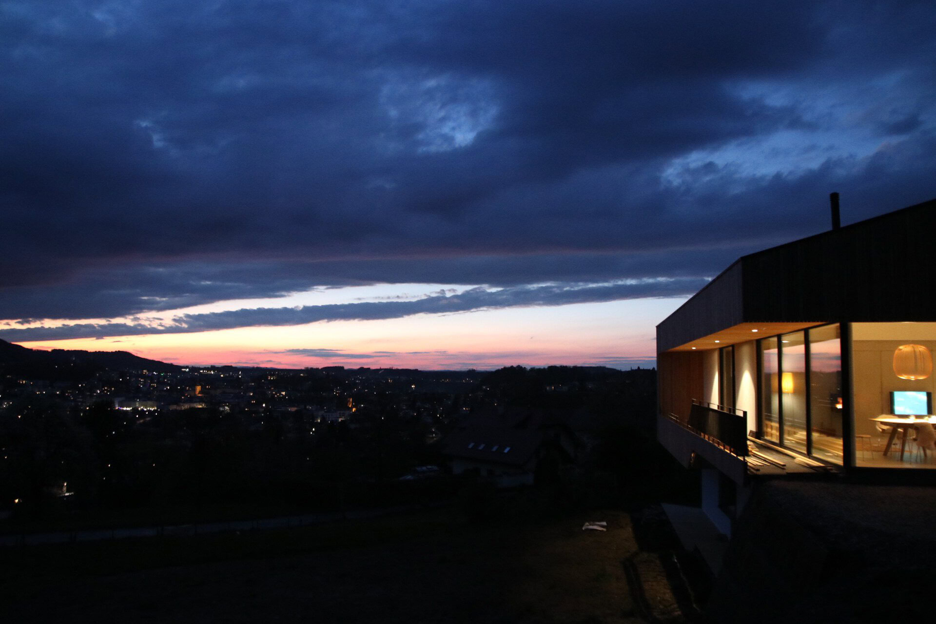 Haus Moosberg bei Nacht