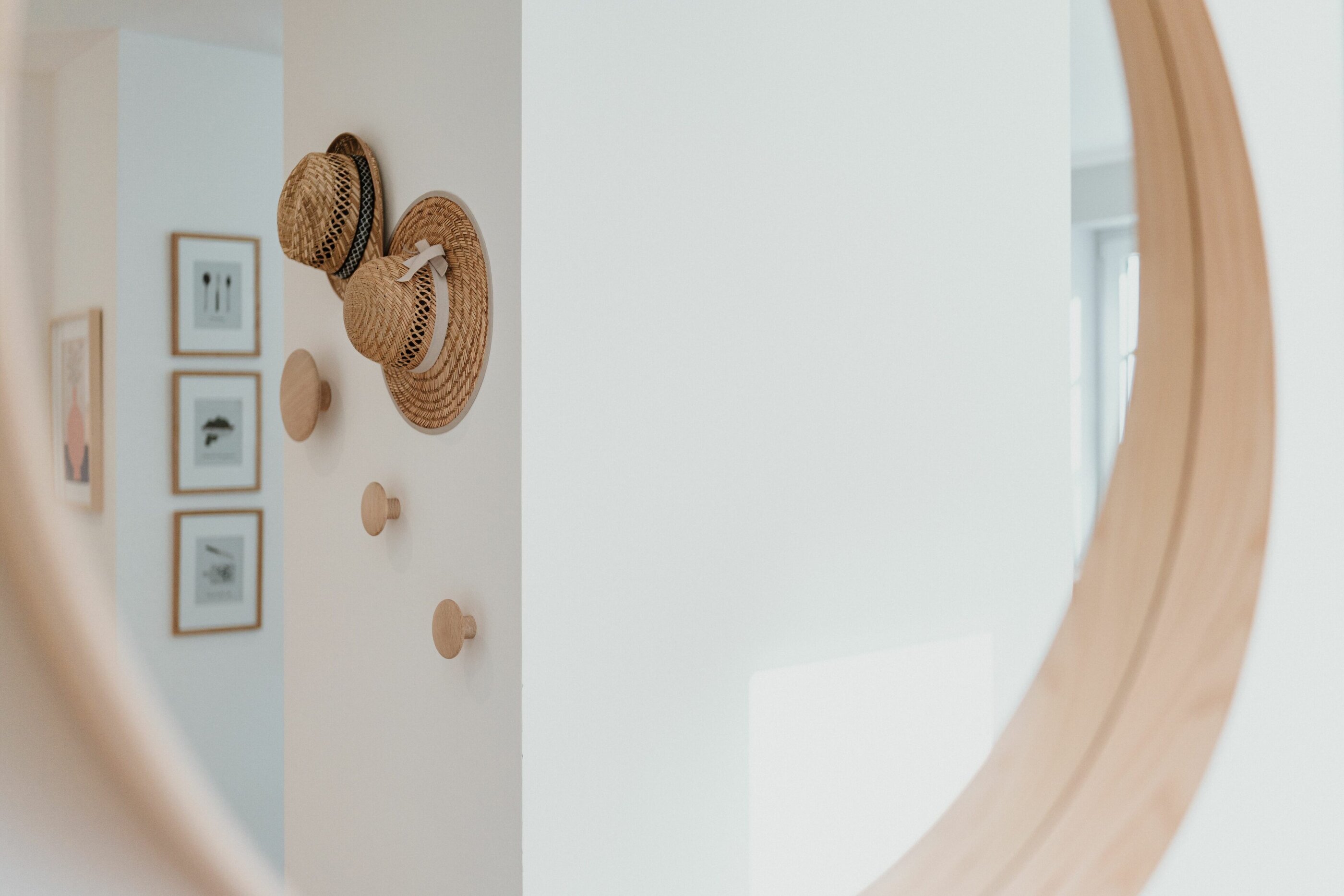 Detail: Strohhüte im Spreewaldhaus