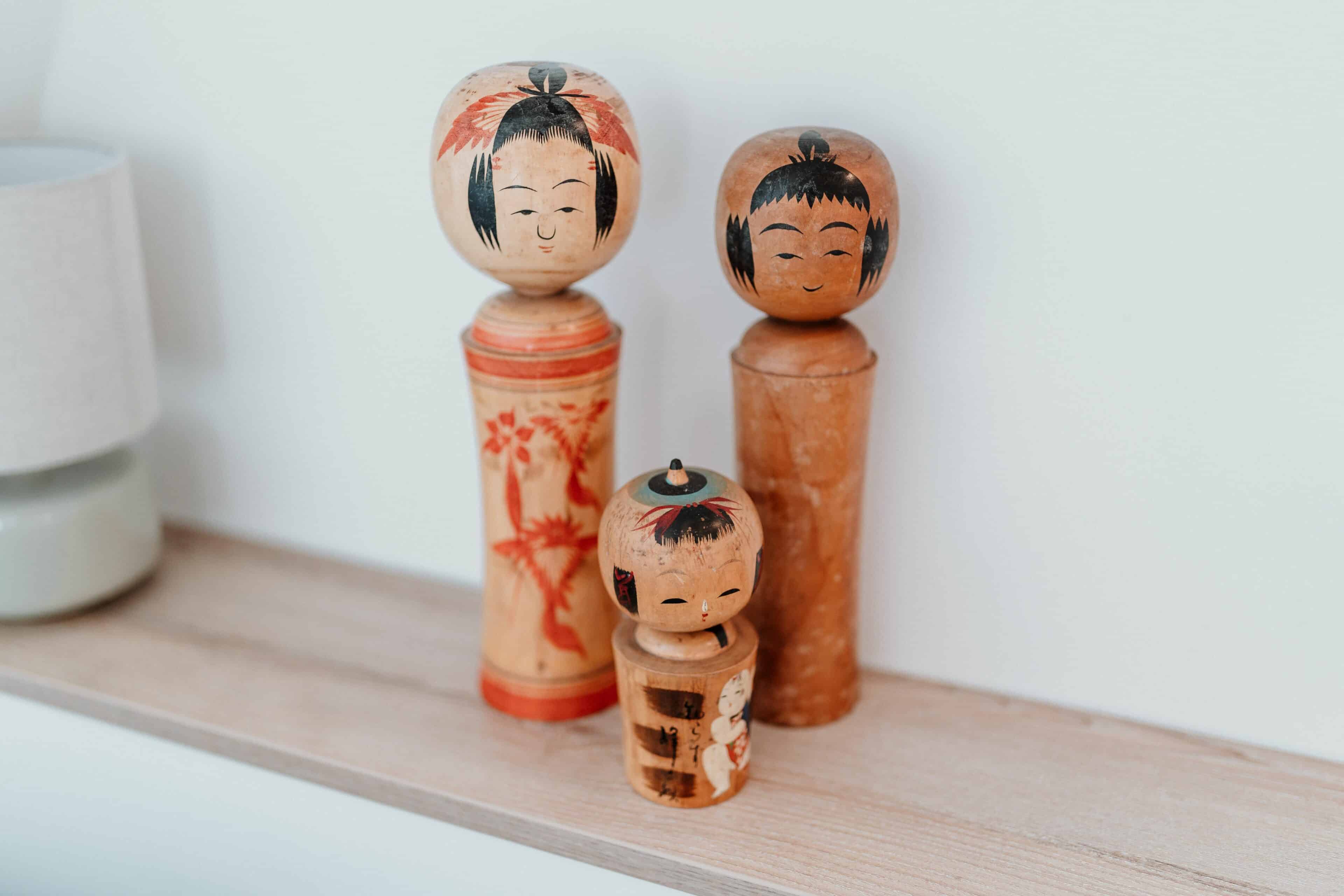 Detail: janpanische Figuren im Spreewaldhaus