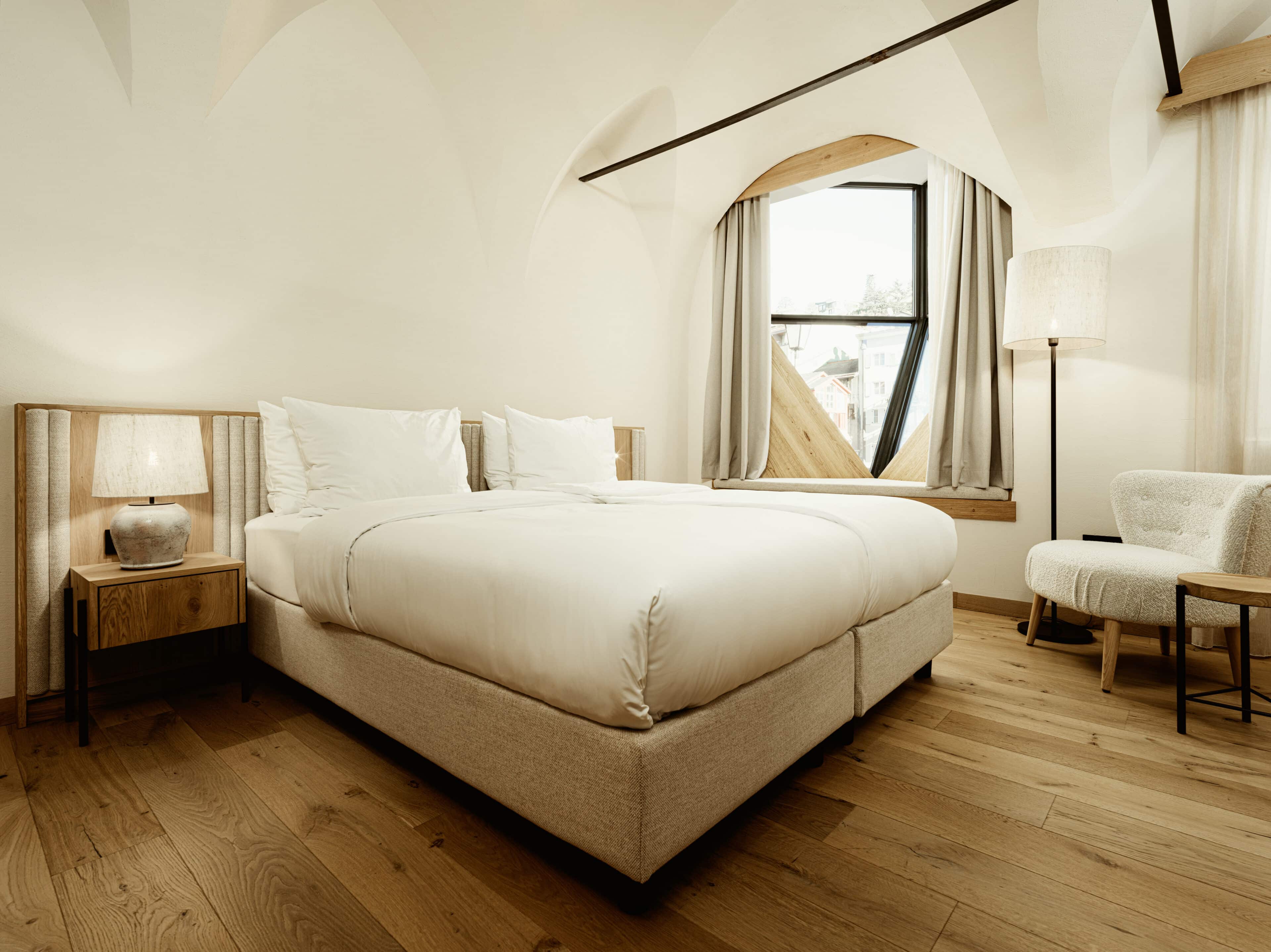 Schlafzimmer mit Doppelbett im Adler Historic Guesthouse