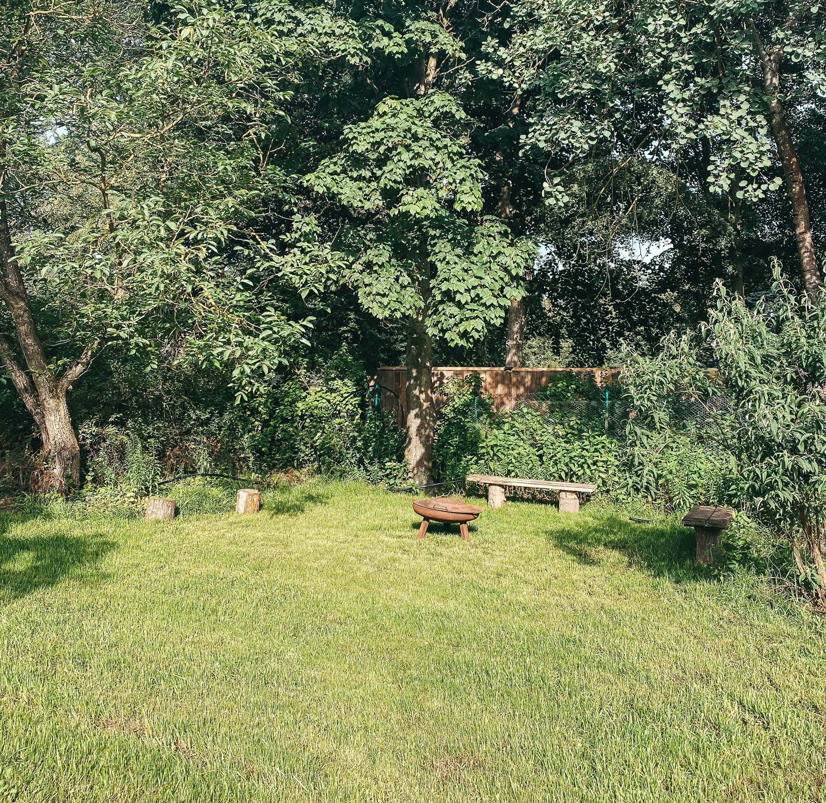 Garten mit Feuerschale beim Alten Dorfhaus
