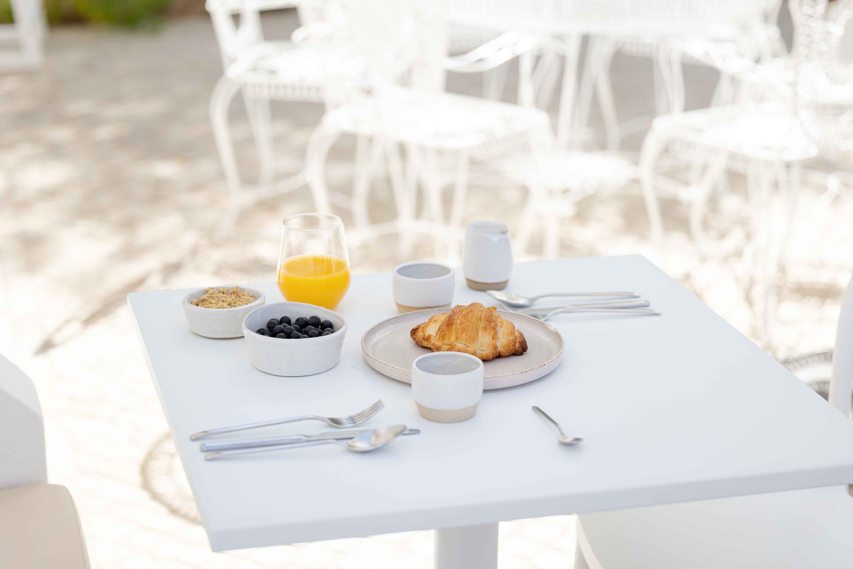 gedeckter Tisch im Ferienhaus âmago