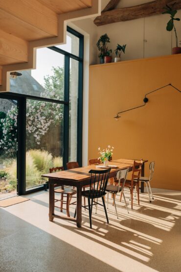 Essplatz mit Blick in den Garten, Maison Le Détour