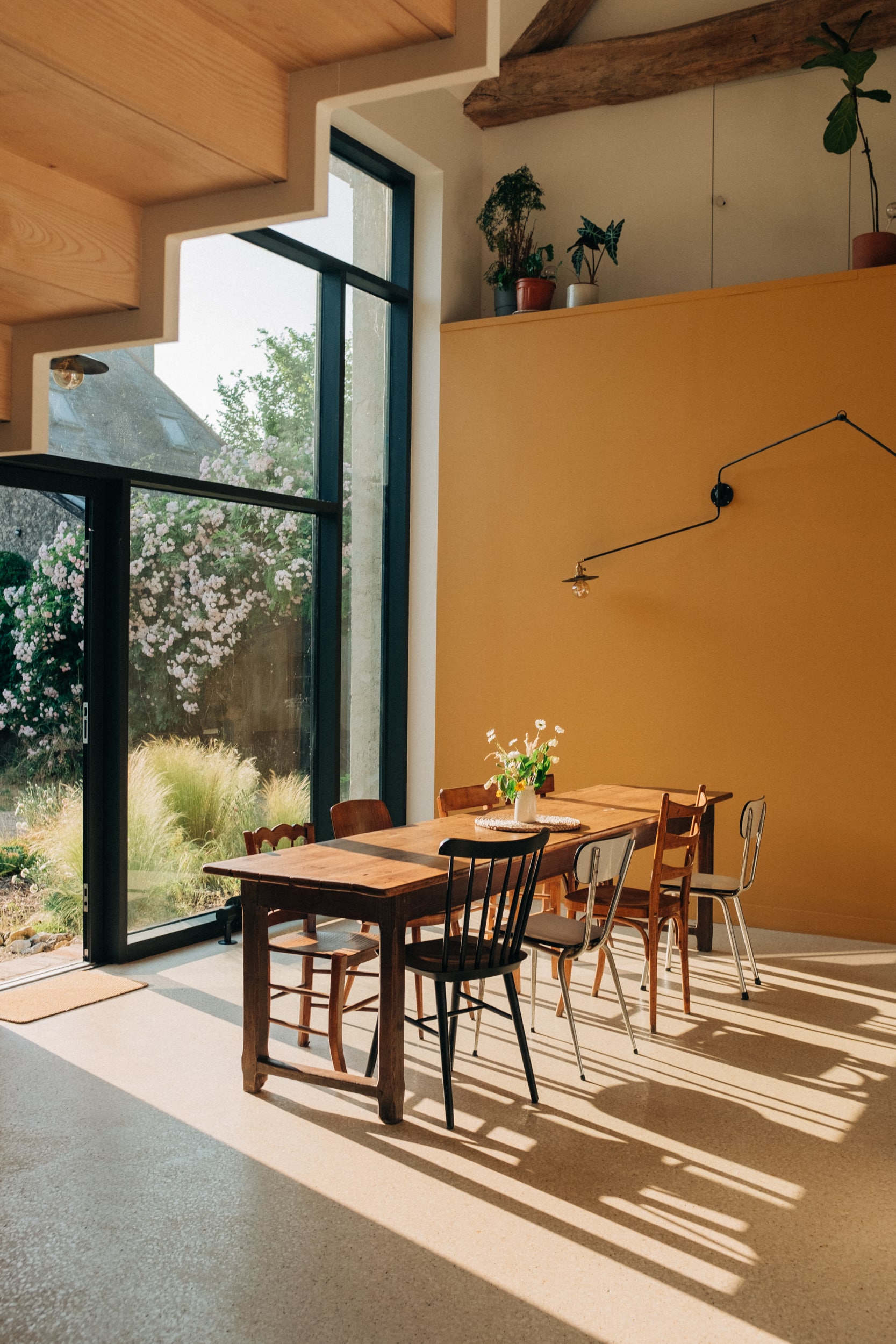 Essplatz mit Blick in den Garten, Maison Le Détour