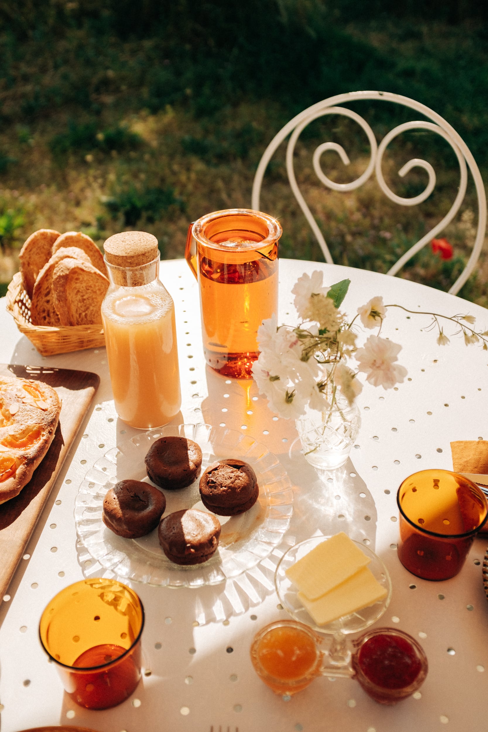 gedeckter Frühstückstisch im Maison Le Détour