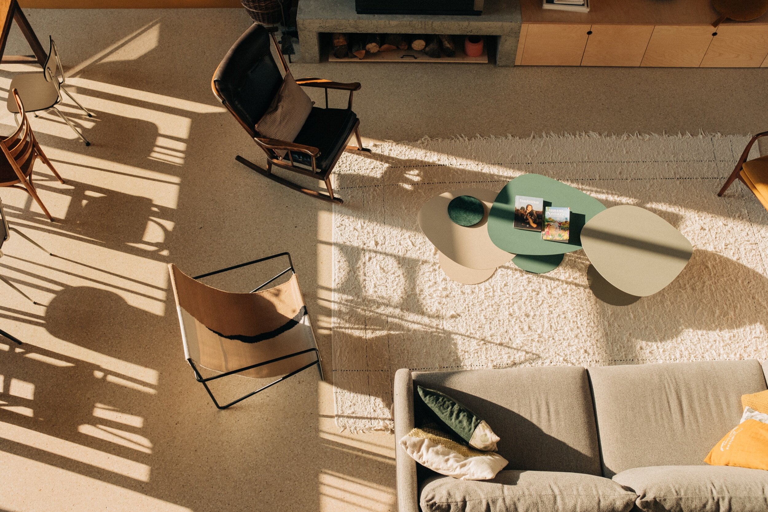 Blick ins Wohnzimmer von oben, Maison Le Détour