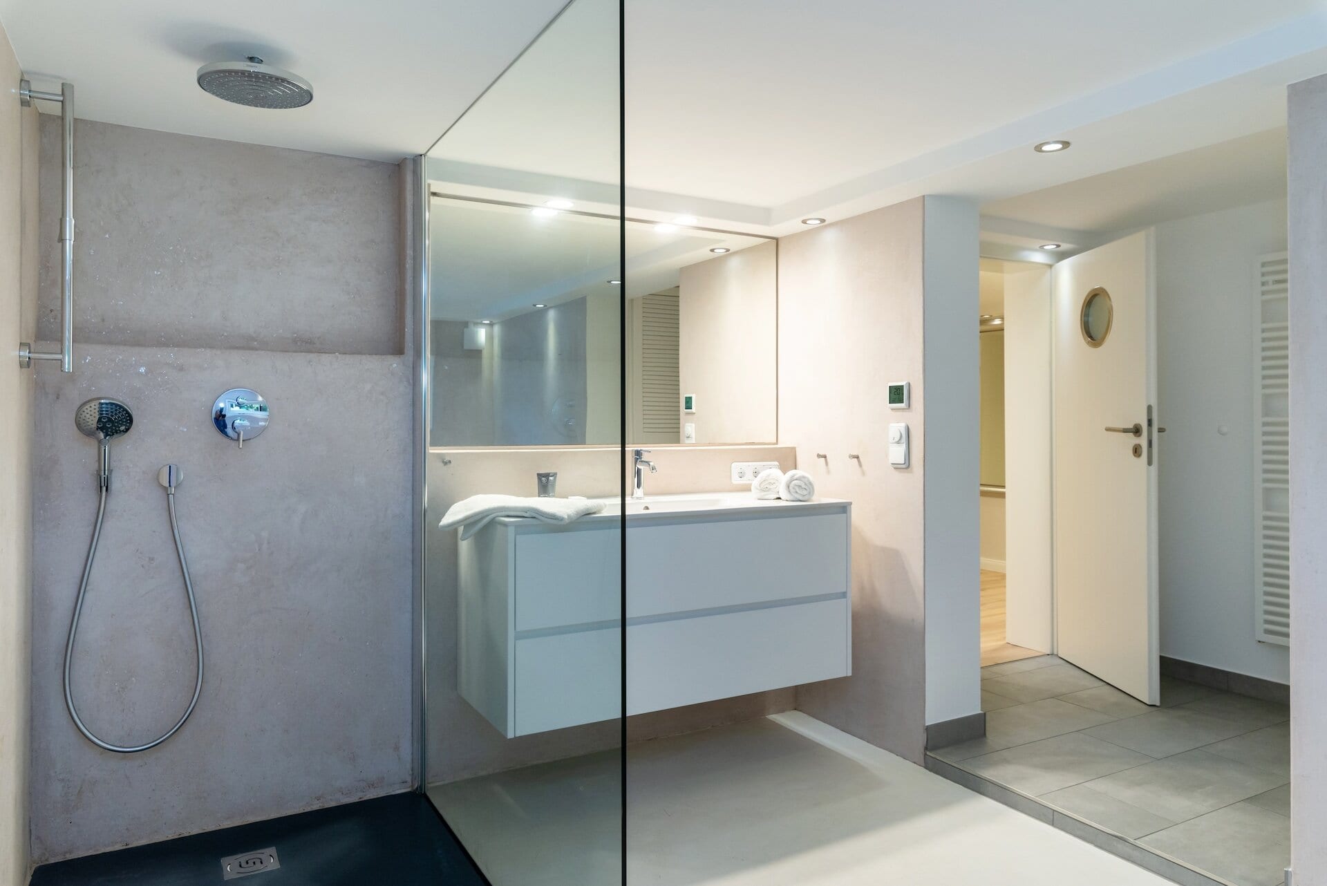 Boutique-Ferienhaus mit Reetdach auf der Nordseeinsel Sylt.