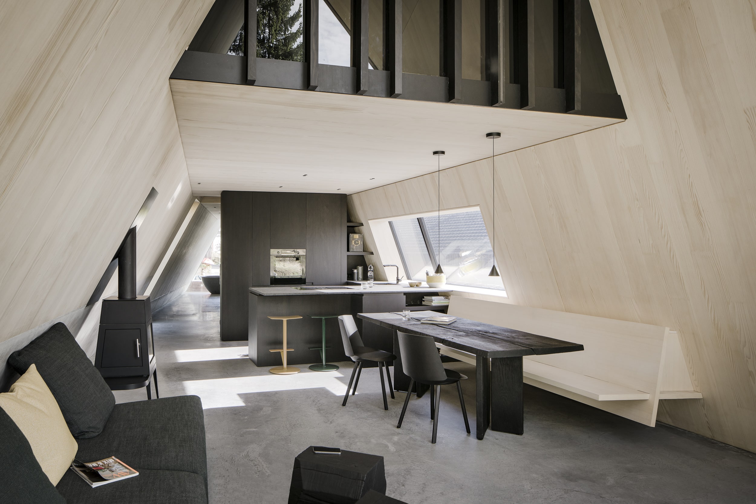 Küche und Innenraum im Nurdachhaus, VA House