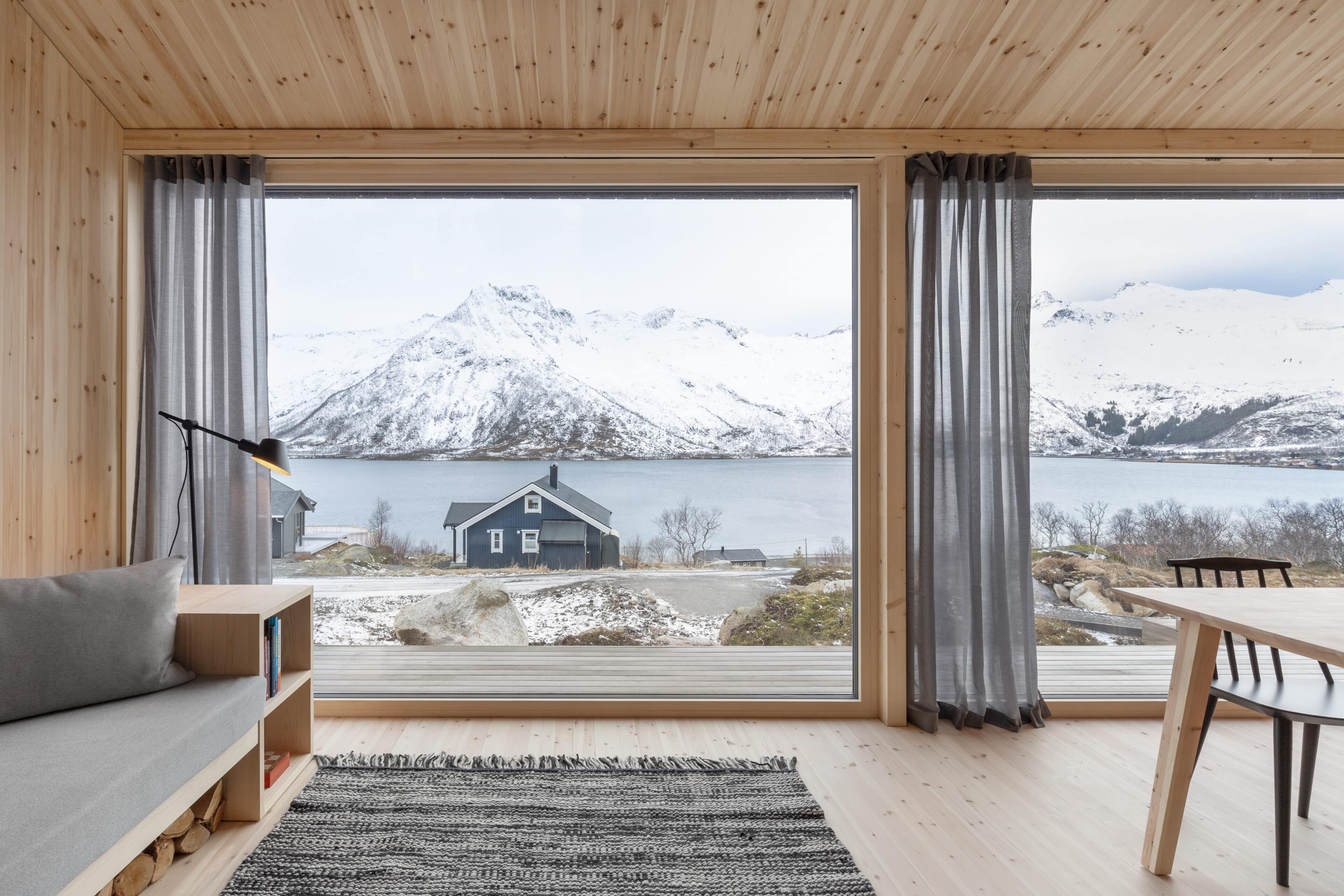 Wohnzimmer: Blick auf die schneebedeckte Berge