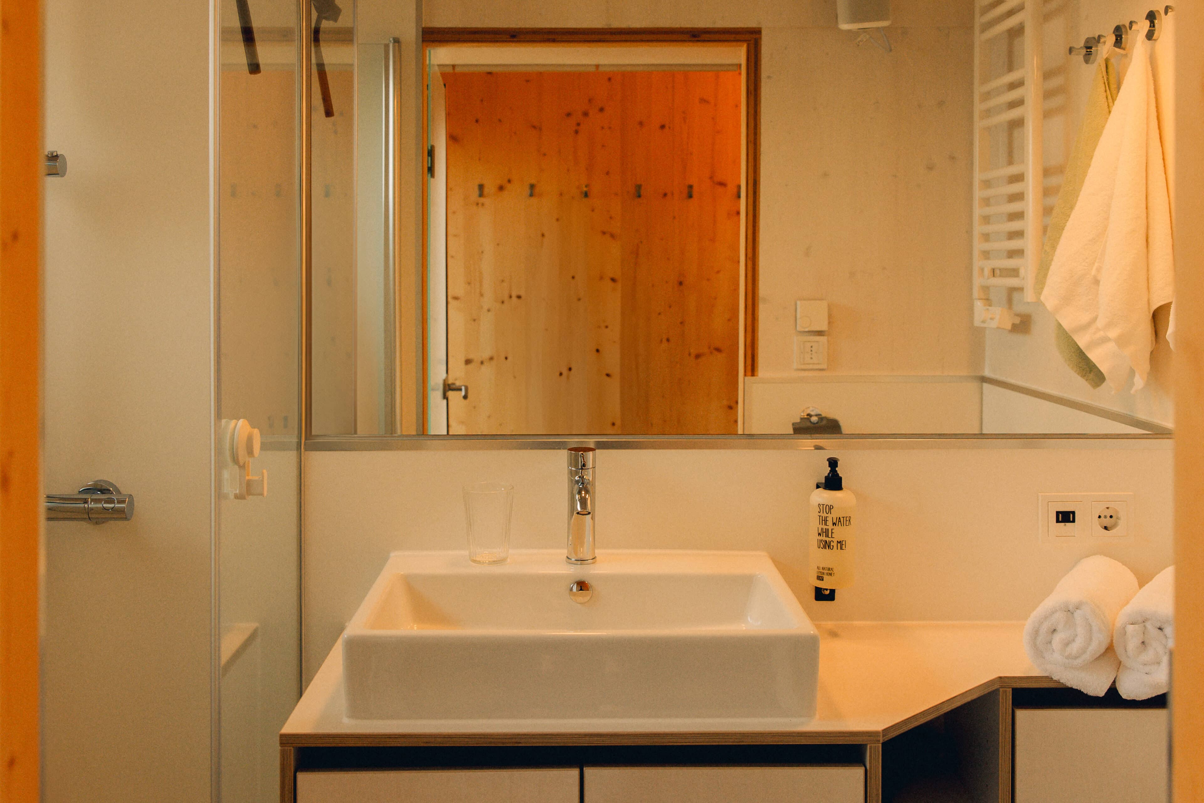 Waschbecken im Badezimmer des Tiny House